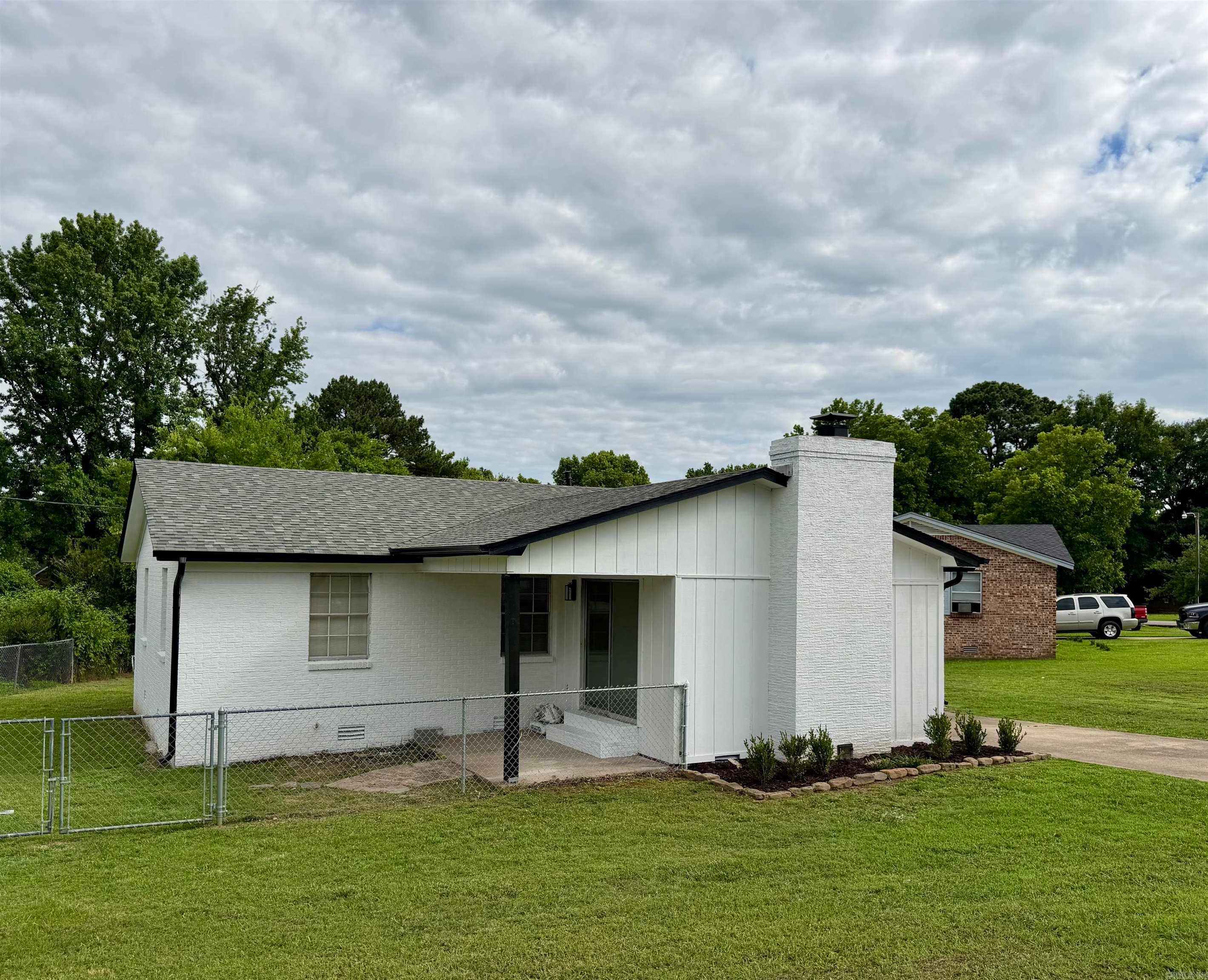 19 Thompson Dr — photo