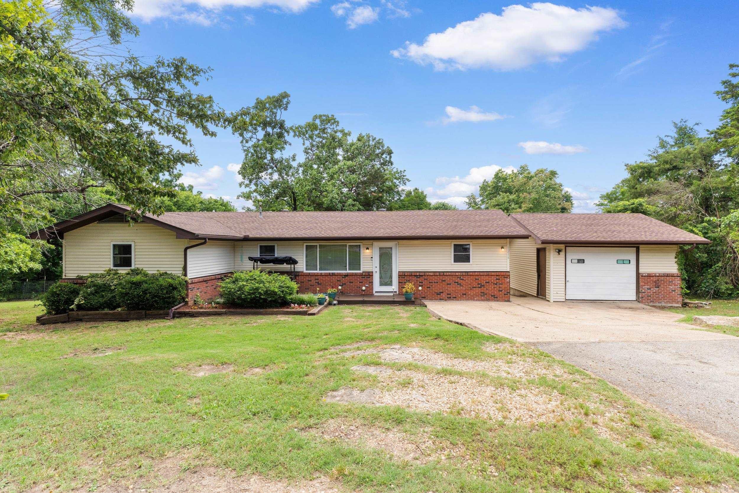 1216 Mark Drive — photo
