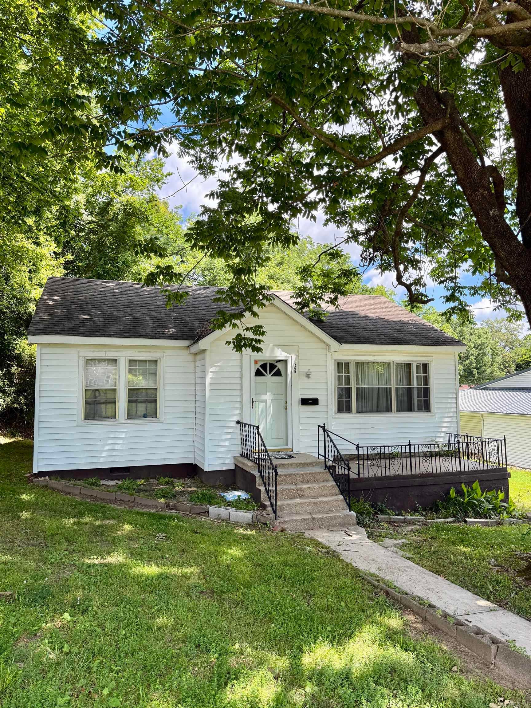 865 W Cherry Street — photo