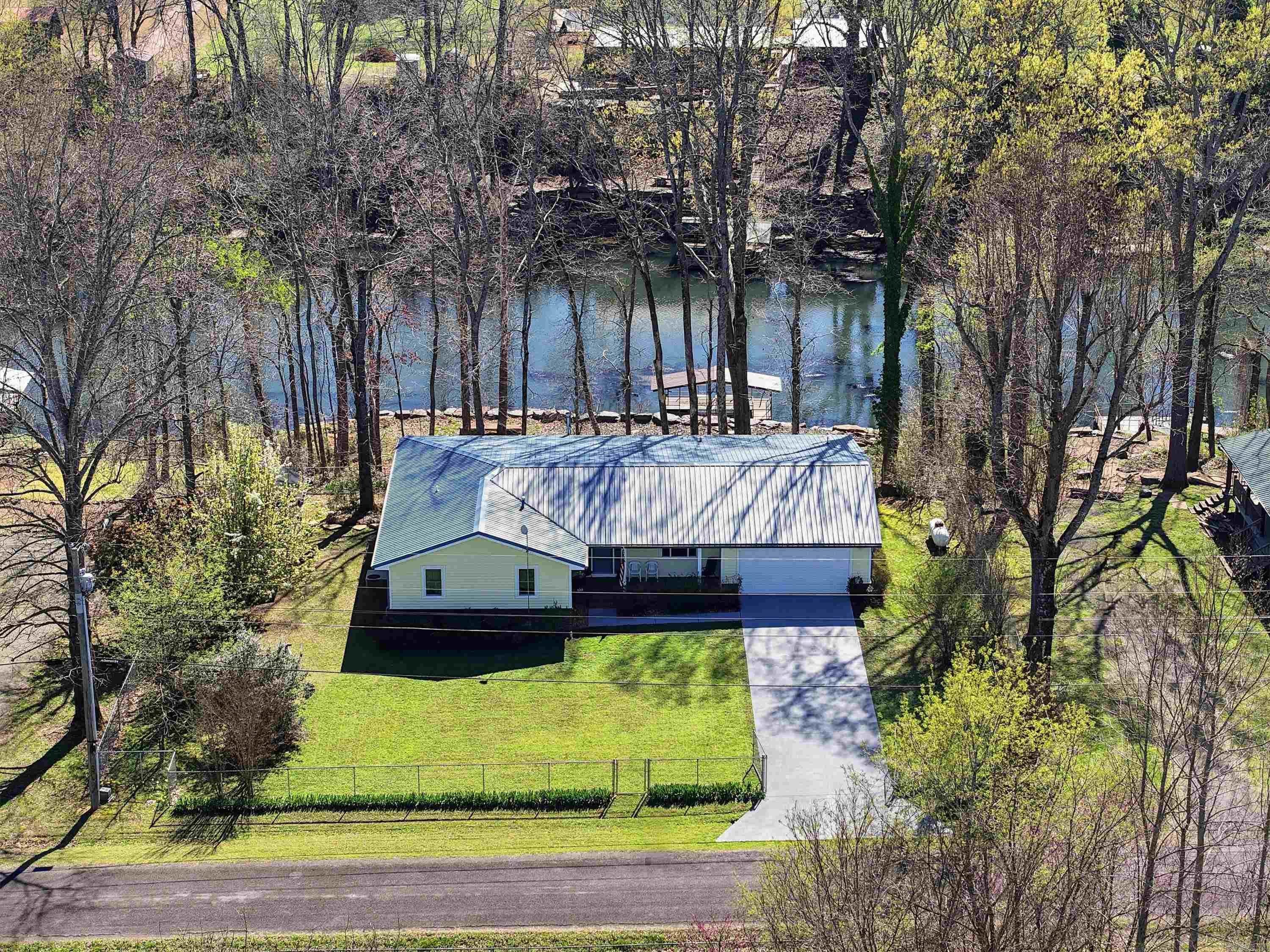 279 River Drive Est — photo