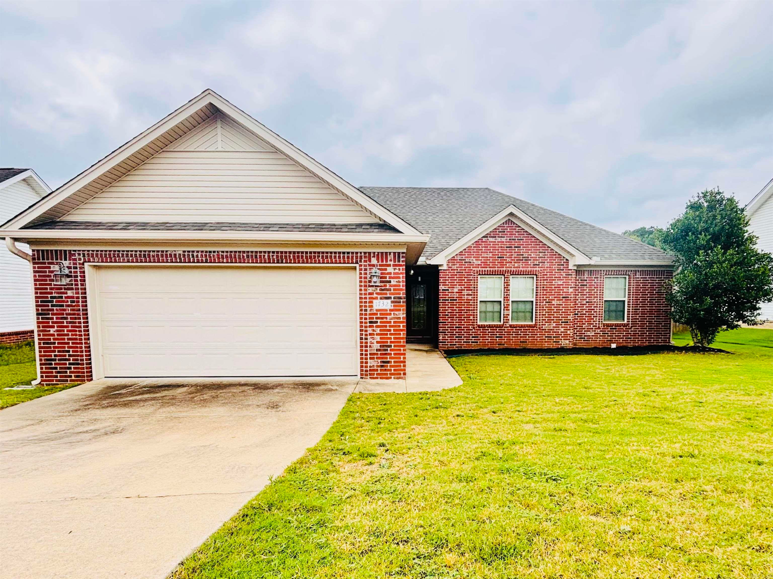 1732 White Oak Lane — photo