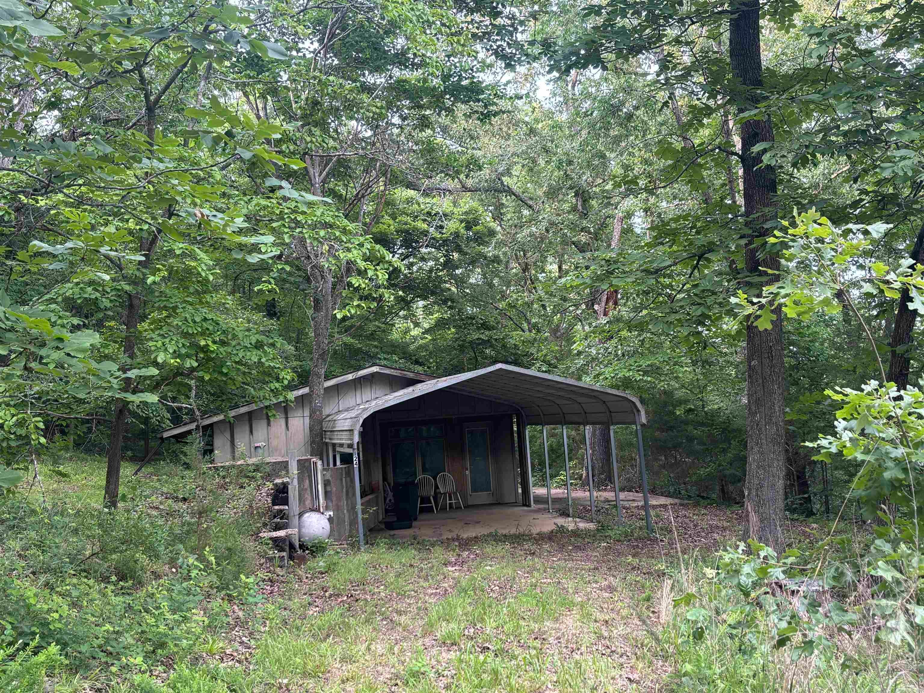 124 Bluffs Drive — photo