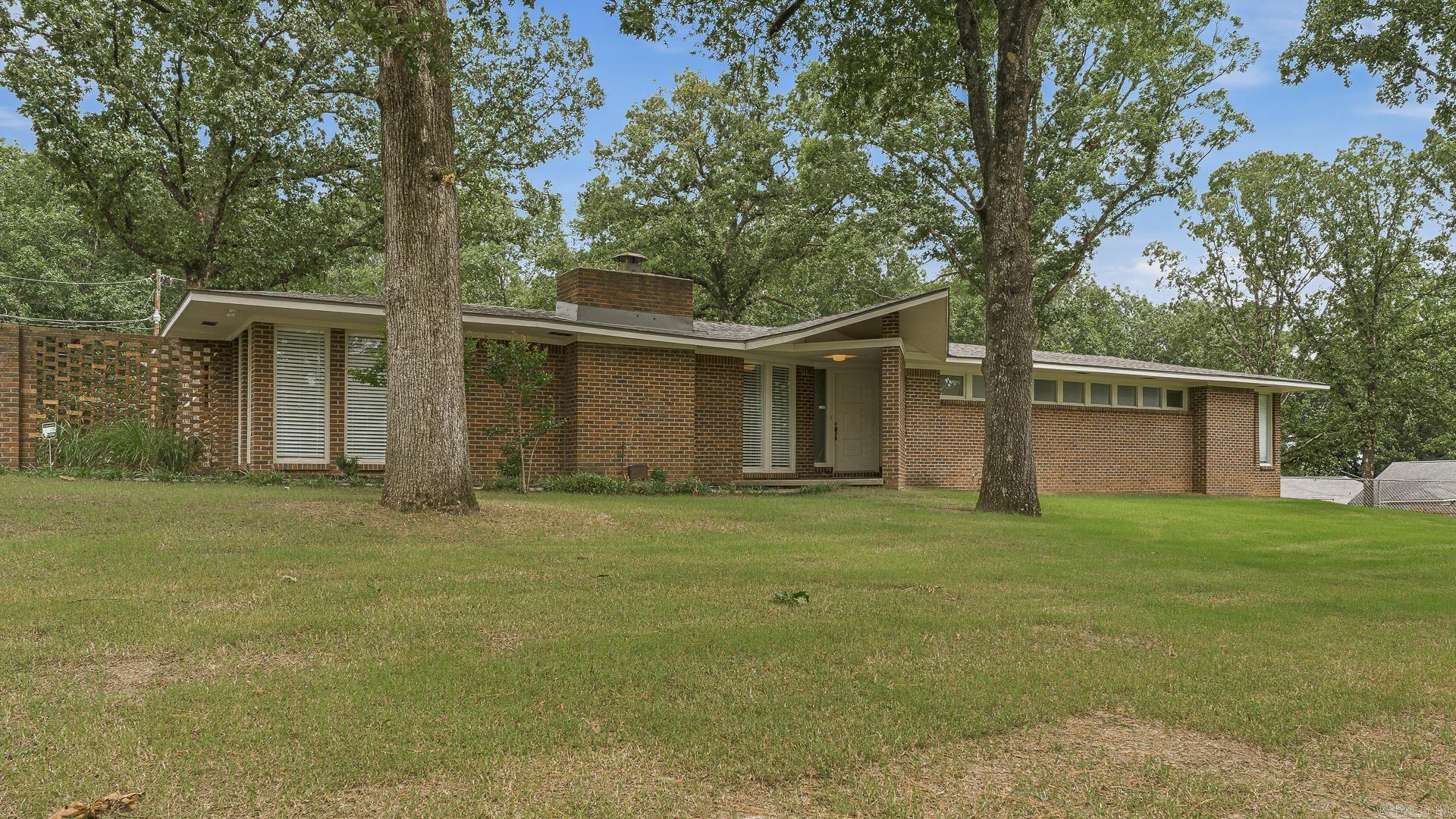 100 Holmes Road — photo