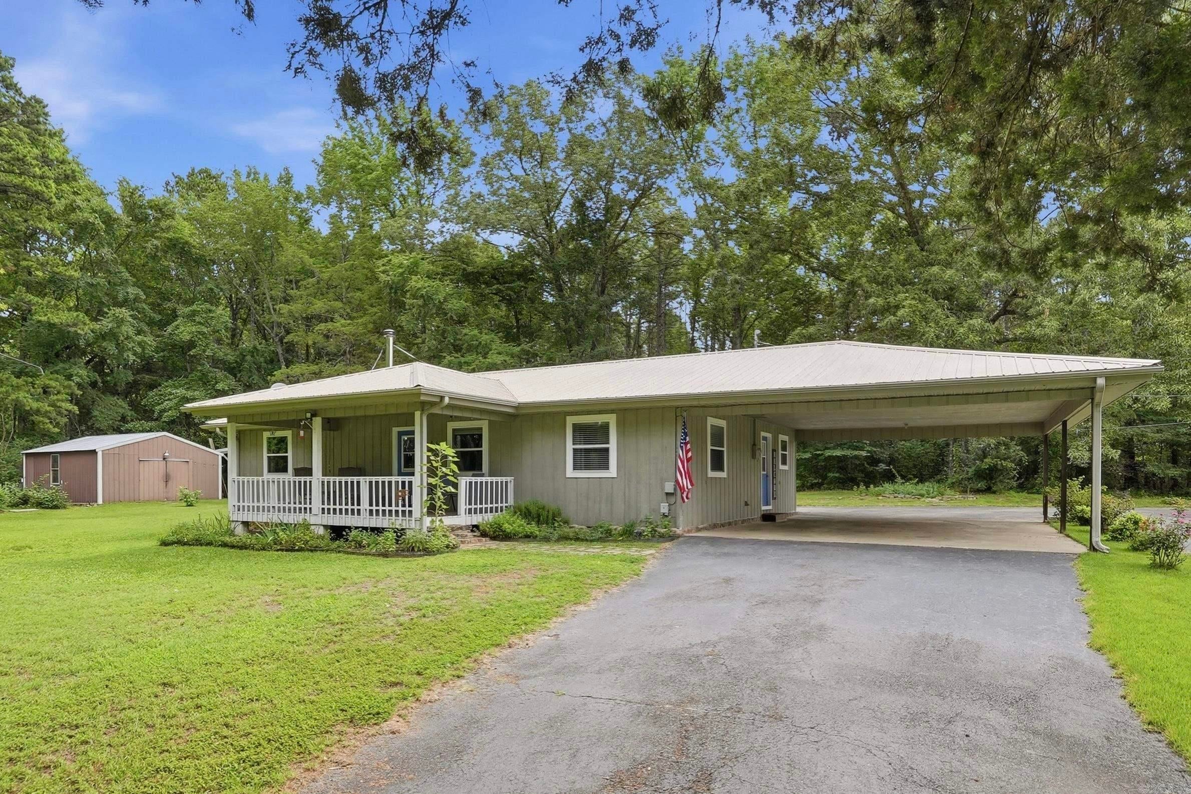 724 Lone Pine Rd. S. — photo