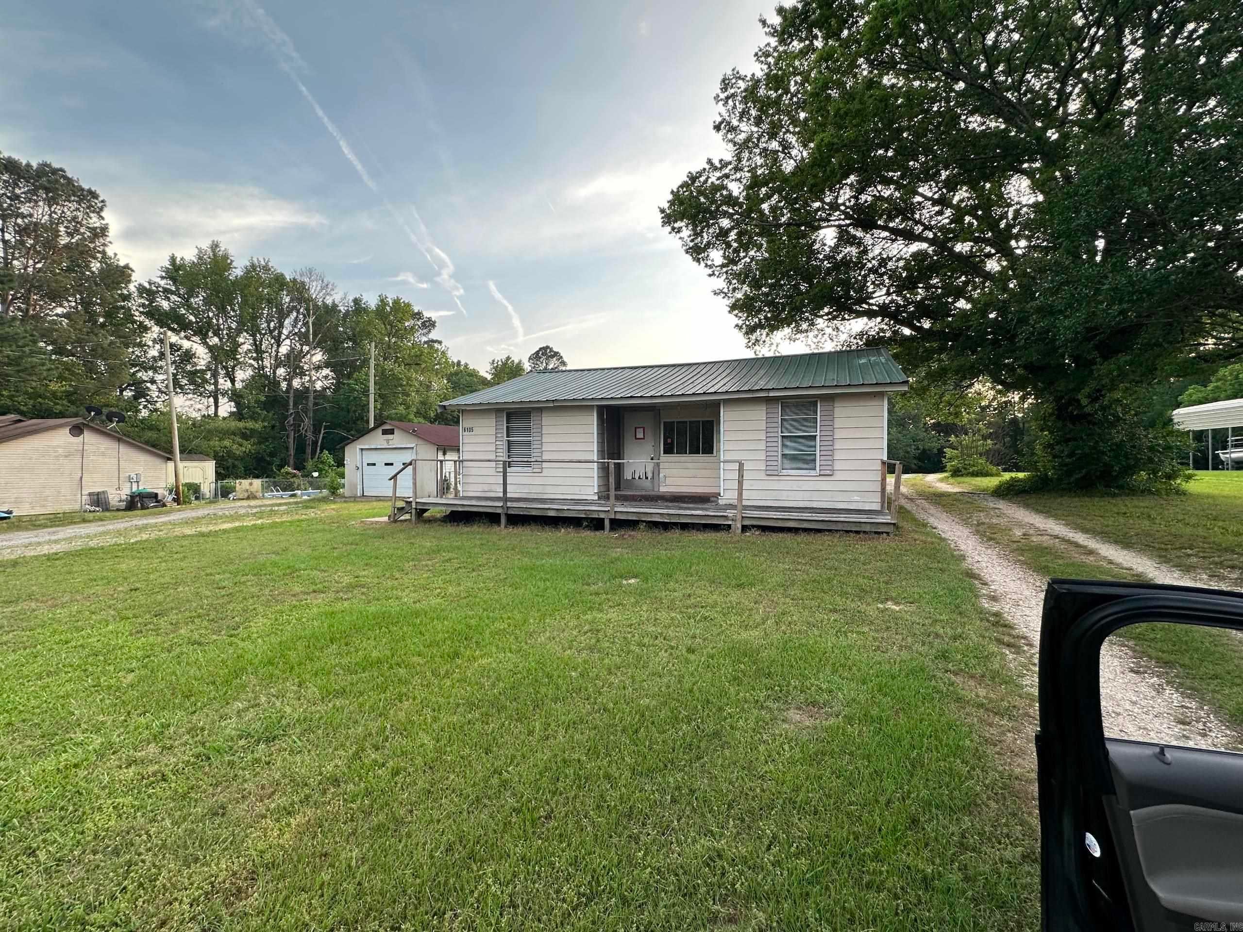 6105 Pointview Road — photo