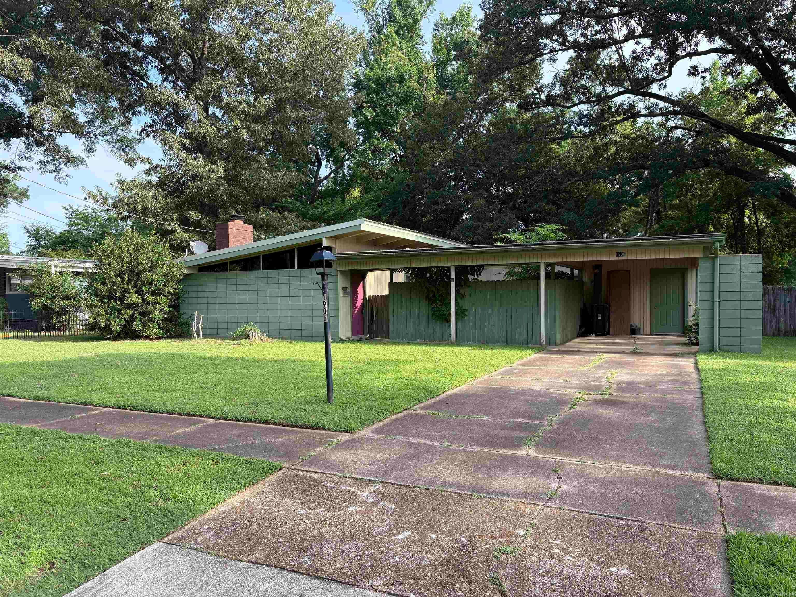 1906 Sylvia Street — photo