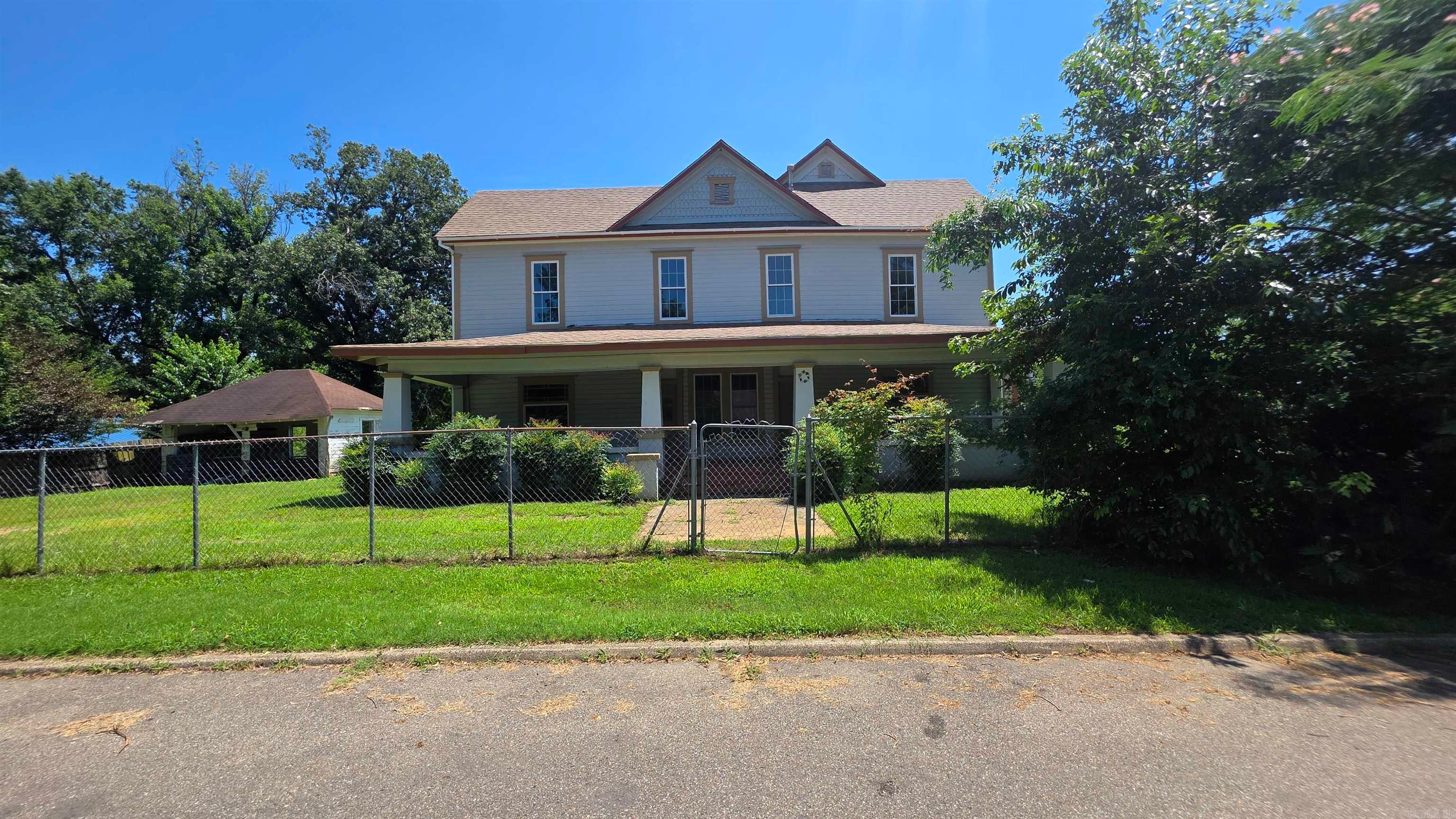 811 Wallace — photo