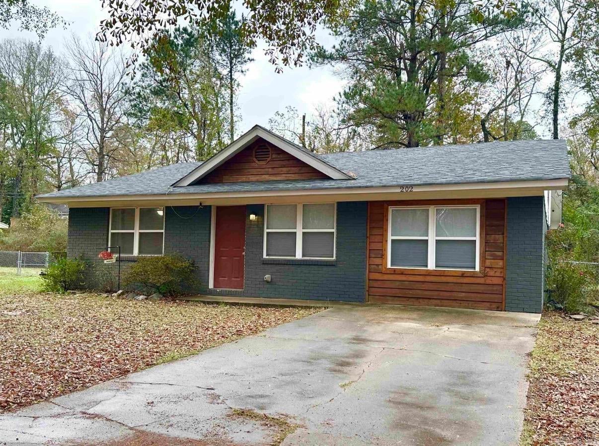 202 Whitefield Dr. — photo