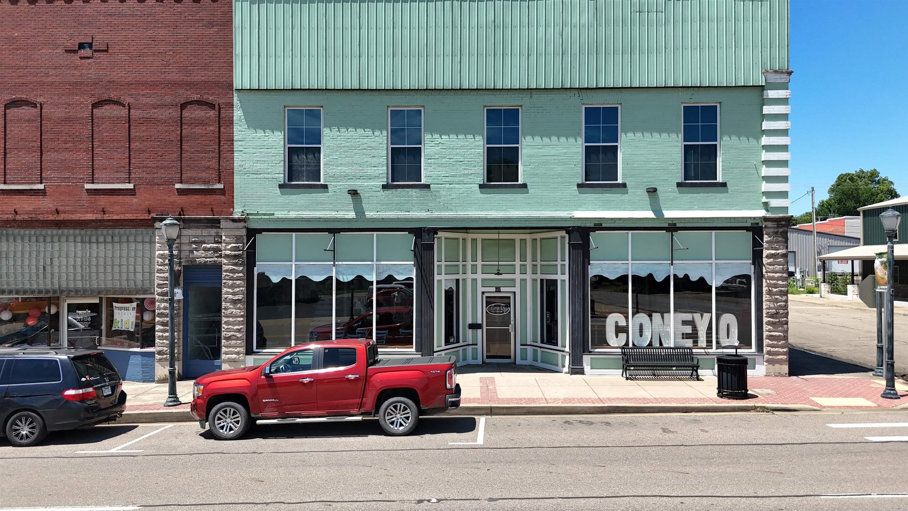 601 Mena St. — photo