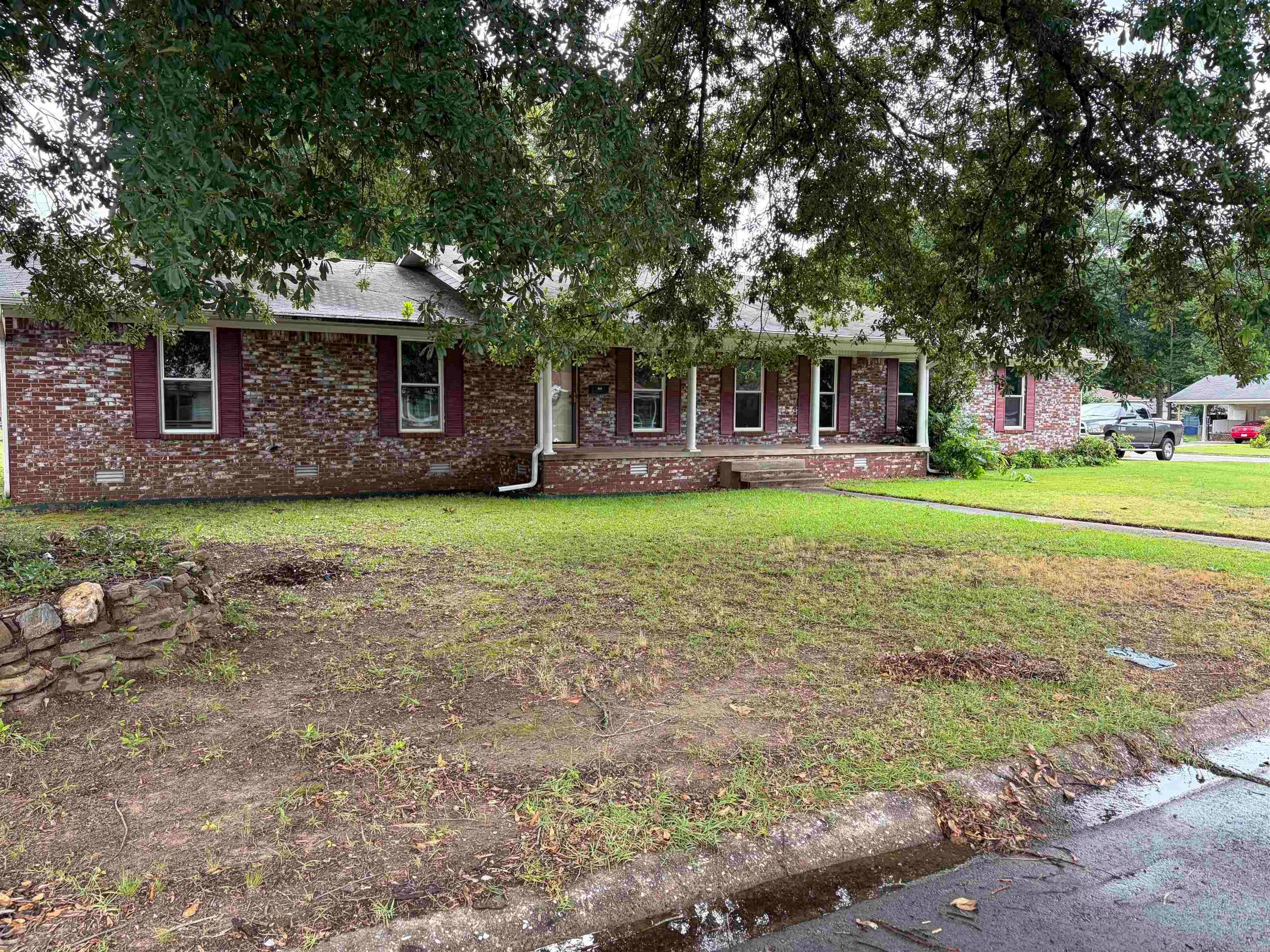 522 Robinette Street — photo