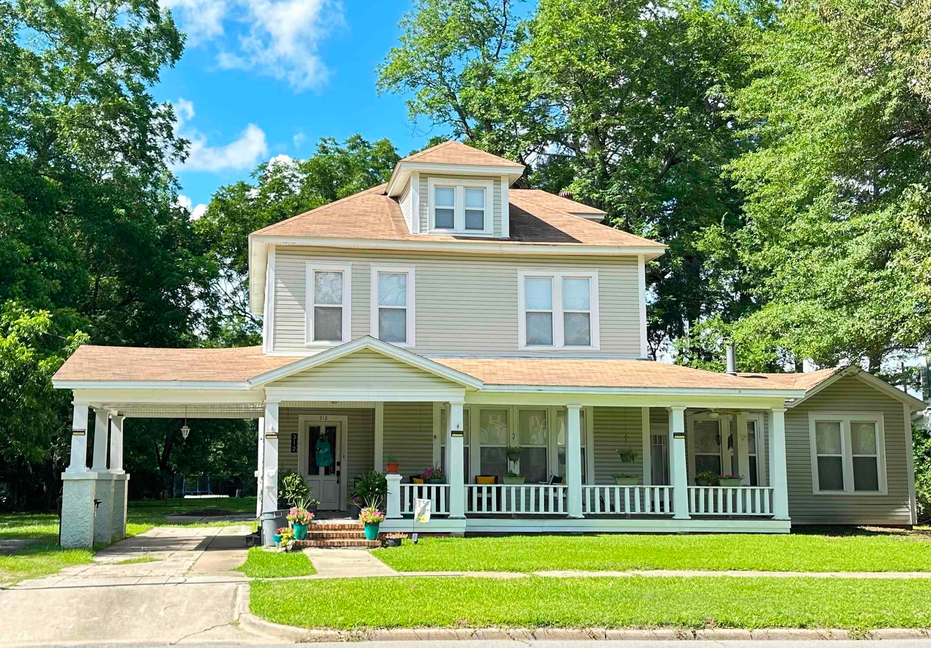 312 W Pine Street — photo