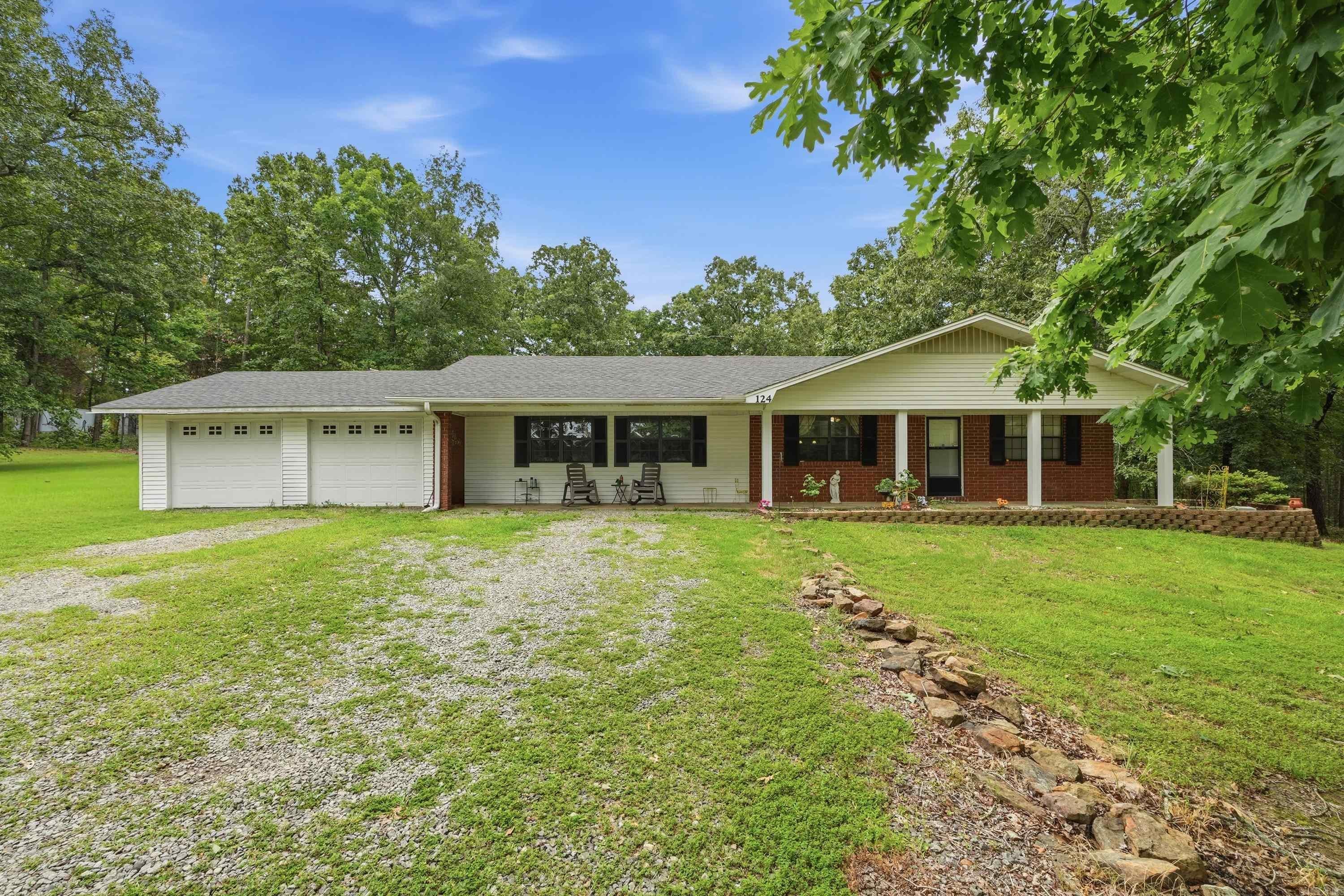 124 E Pin Oak Drive — photo