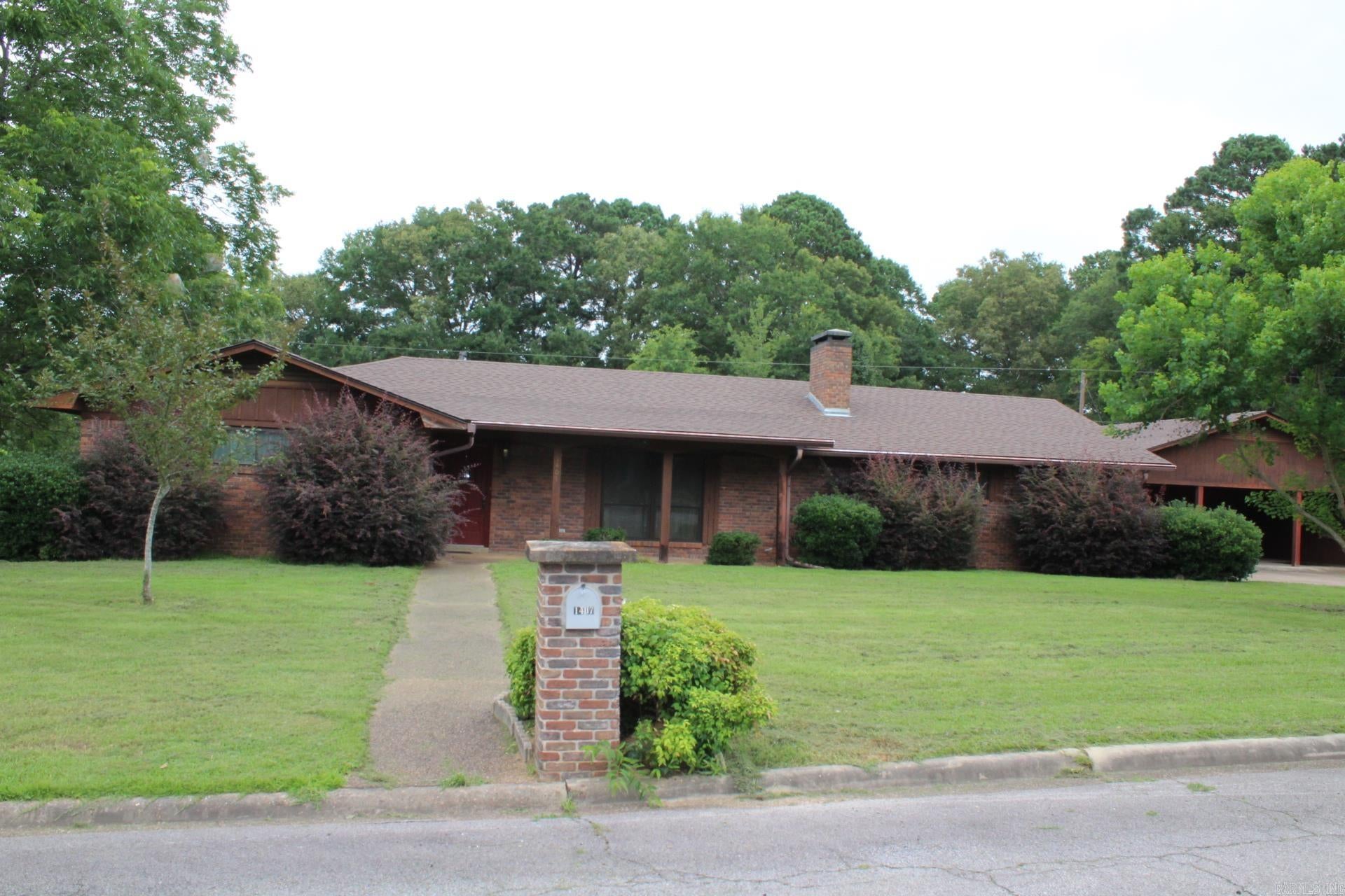 1407 Wildwood Drive — photo
