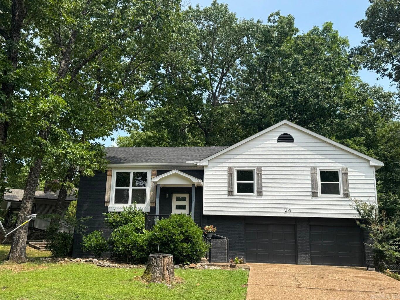 24 Wyandotte Drive — photo