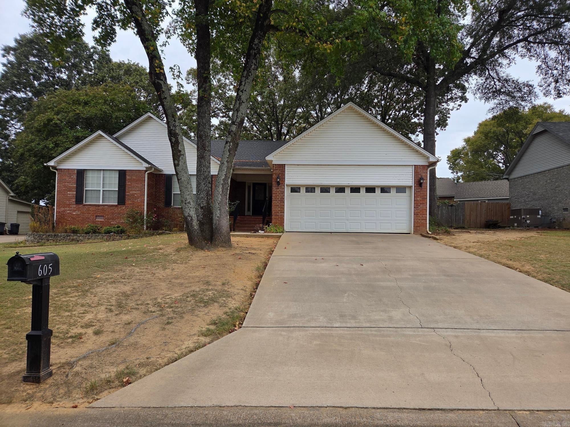 605 Live Oak Drive — photo