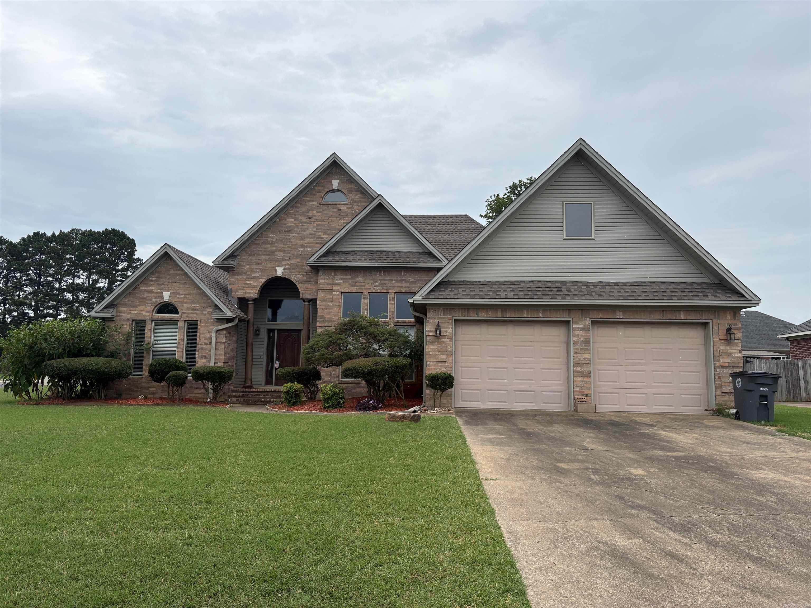 2301 Brittany Lane — photo