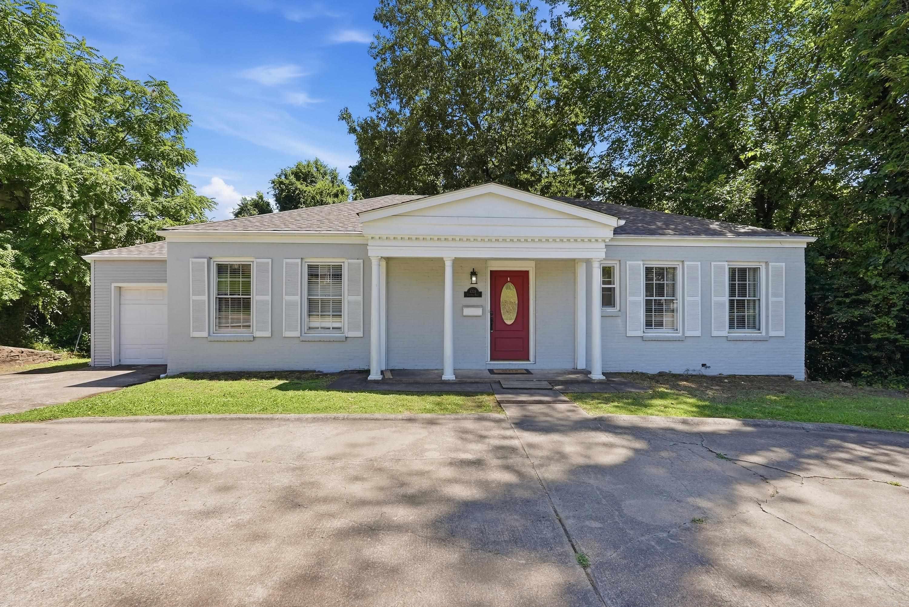 6109 Cantrell — photo