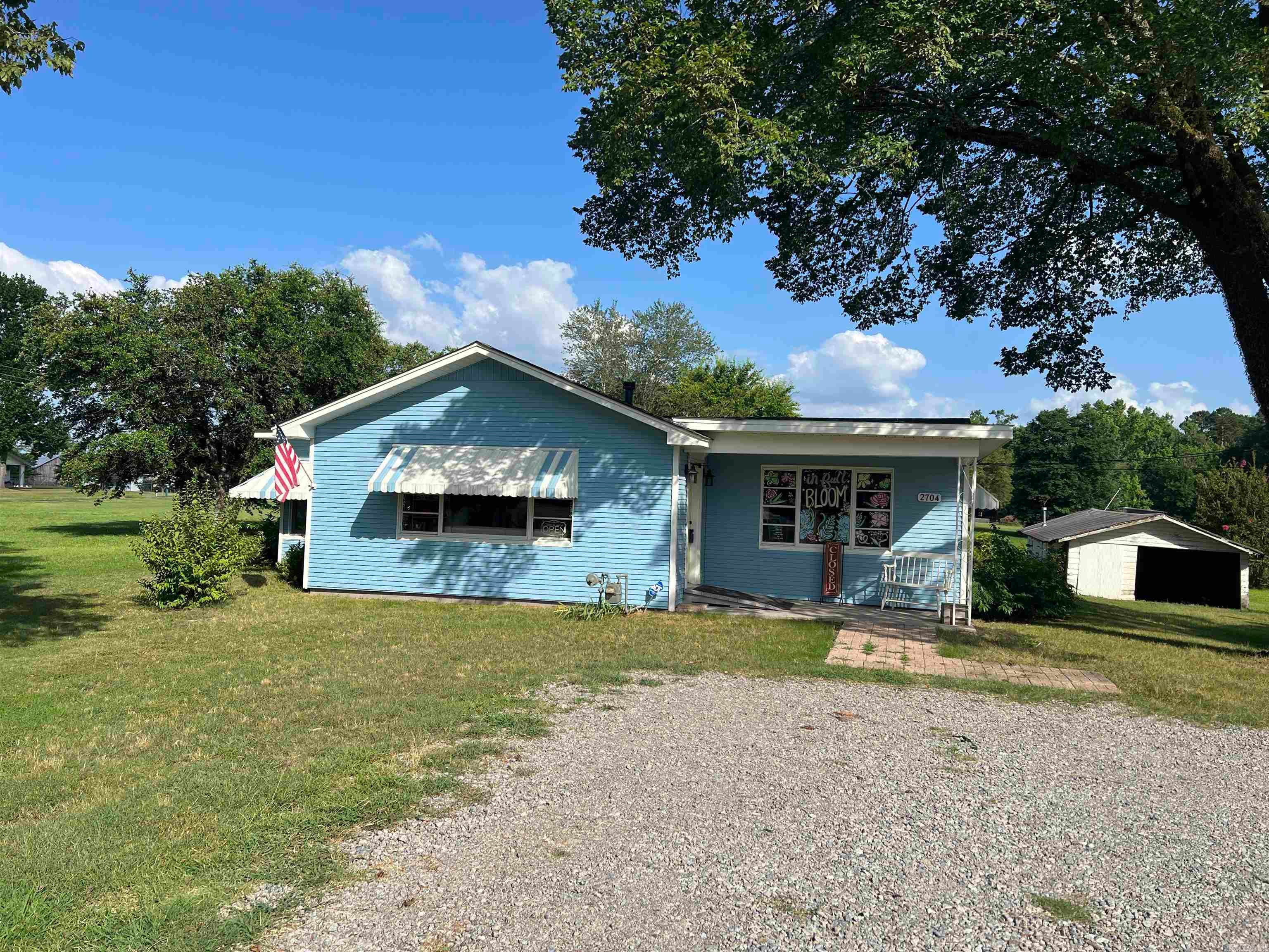 2704 N Highway 229 — photo