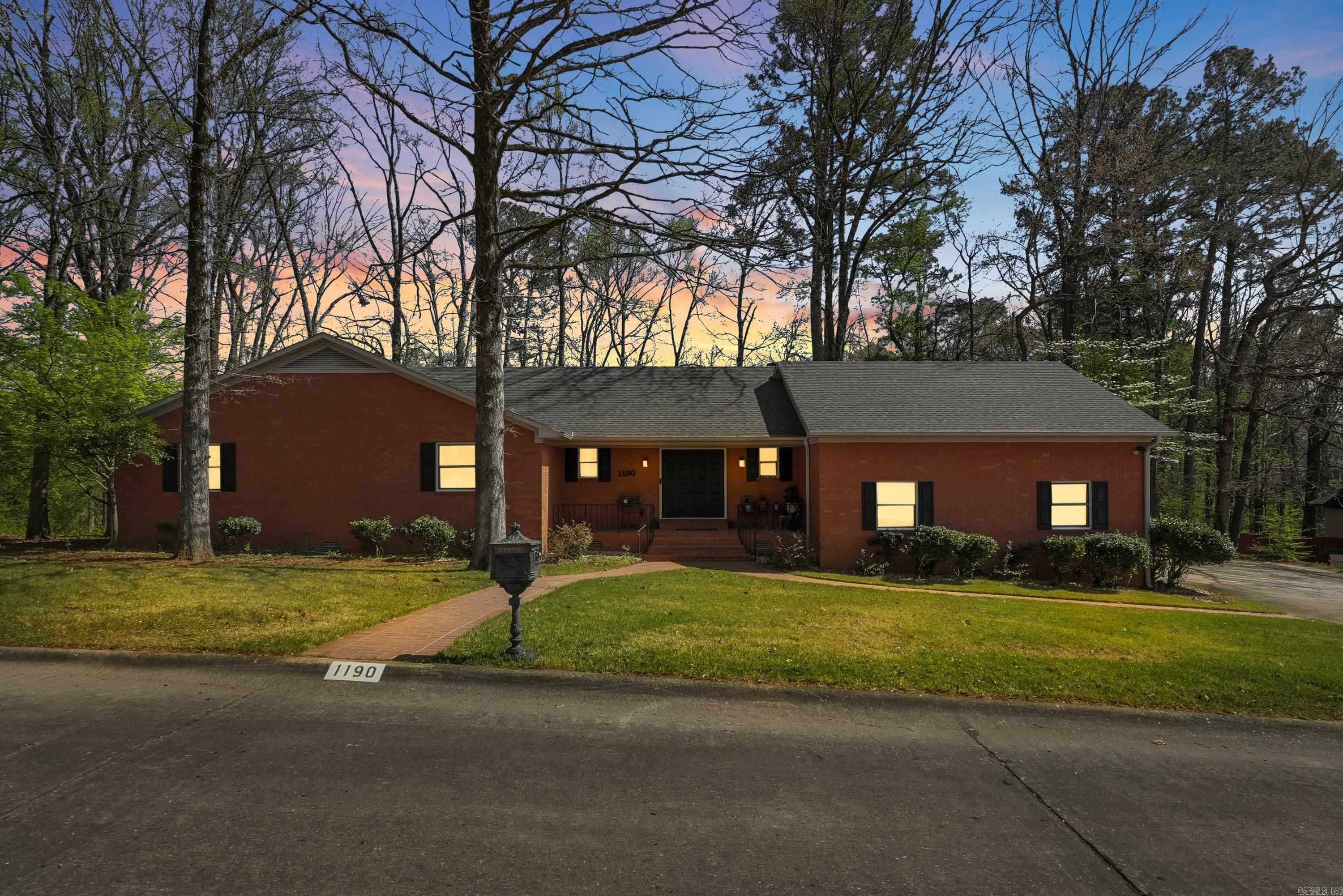 1190 Cambridge Circle — photo