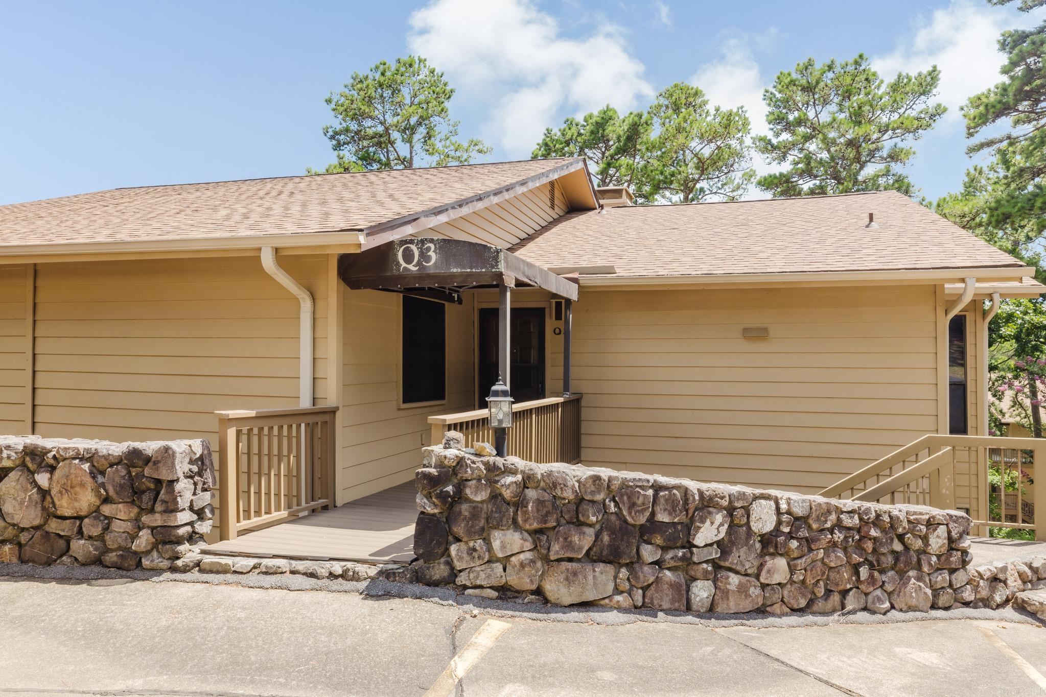 724 Weston Q3 — photo