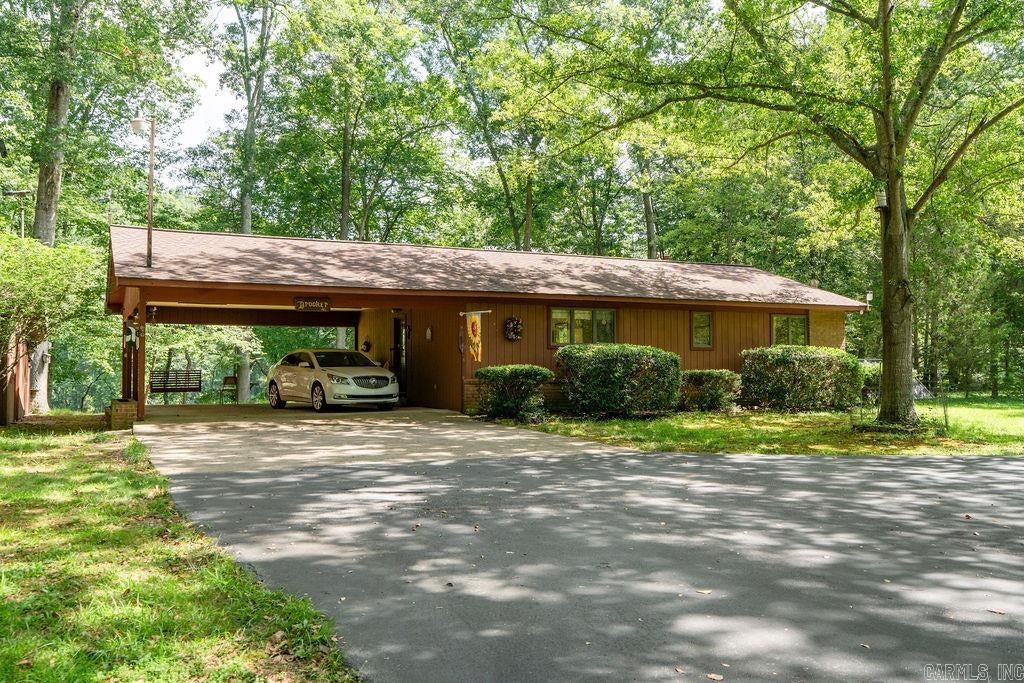 789 Ferguson Road — photo