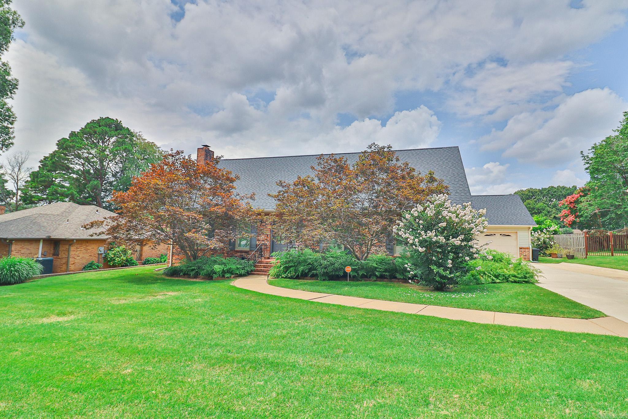 1509 Hillcrest Drive — photo