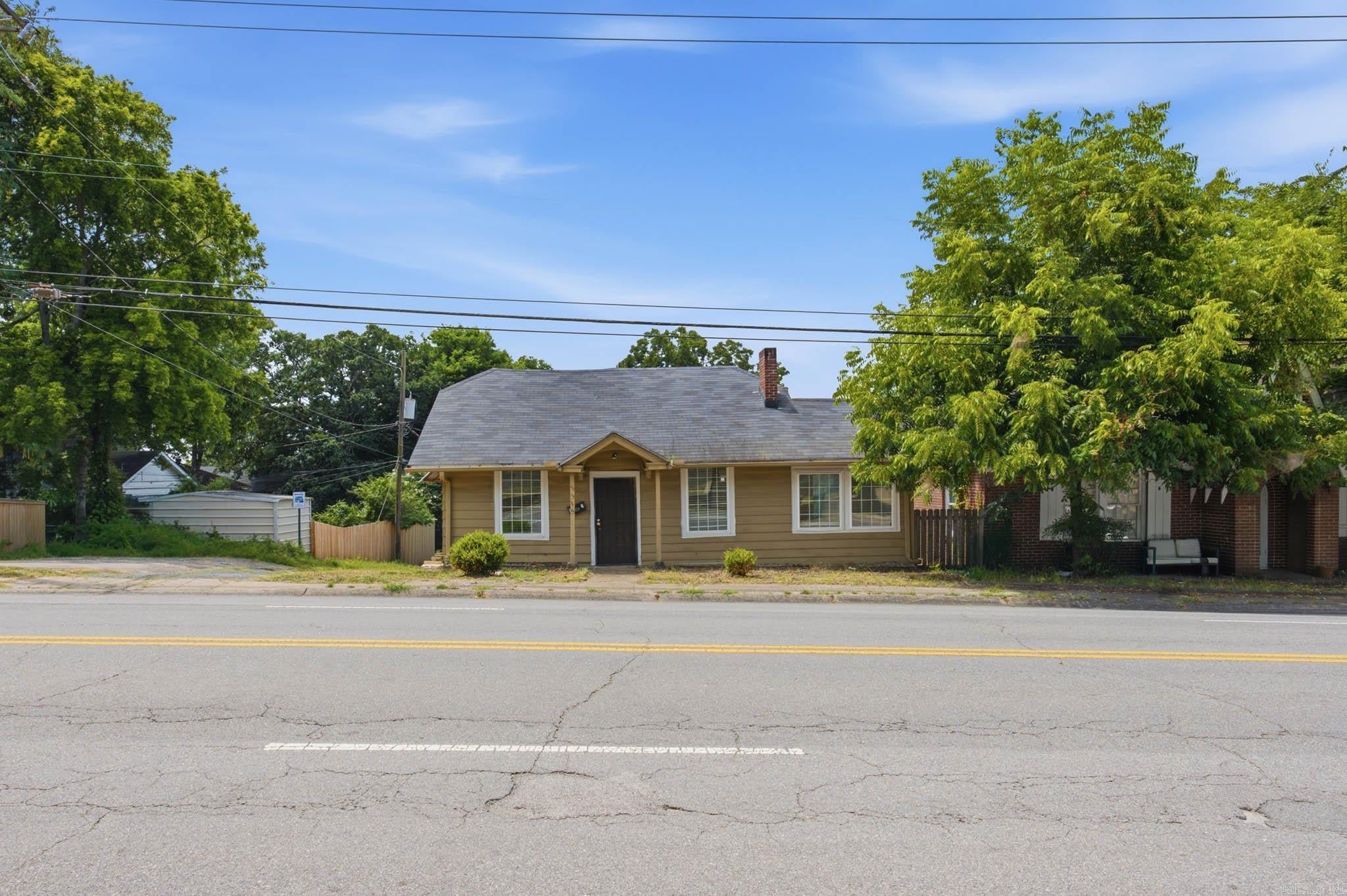 3315 W Markham Street — photo