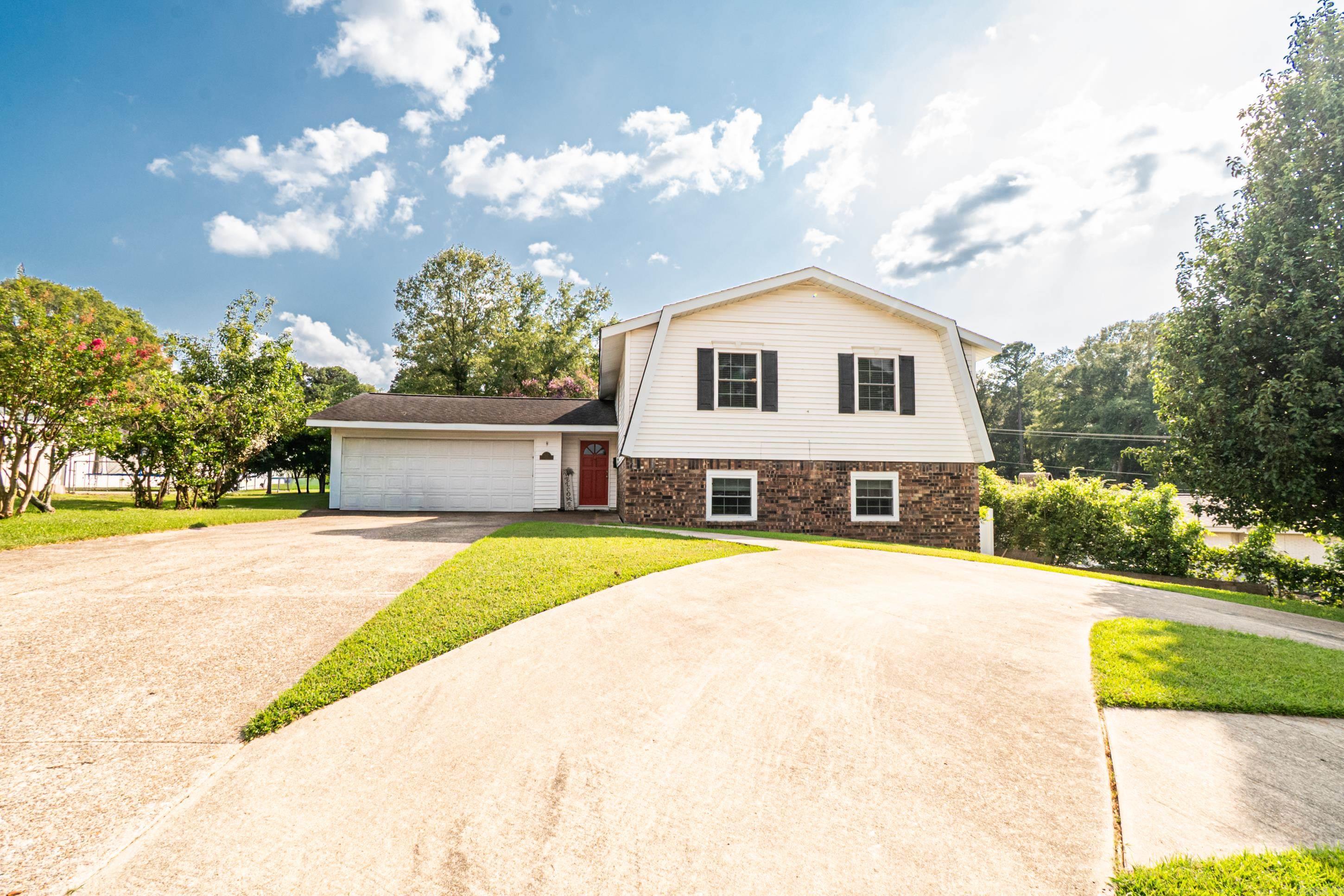 112 Alderman Dr — photo