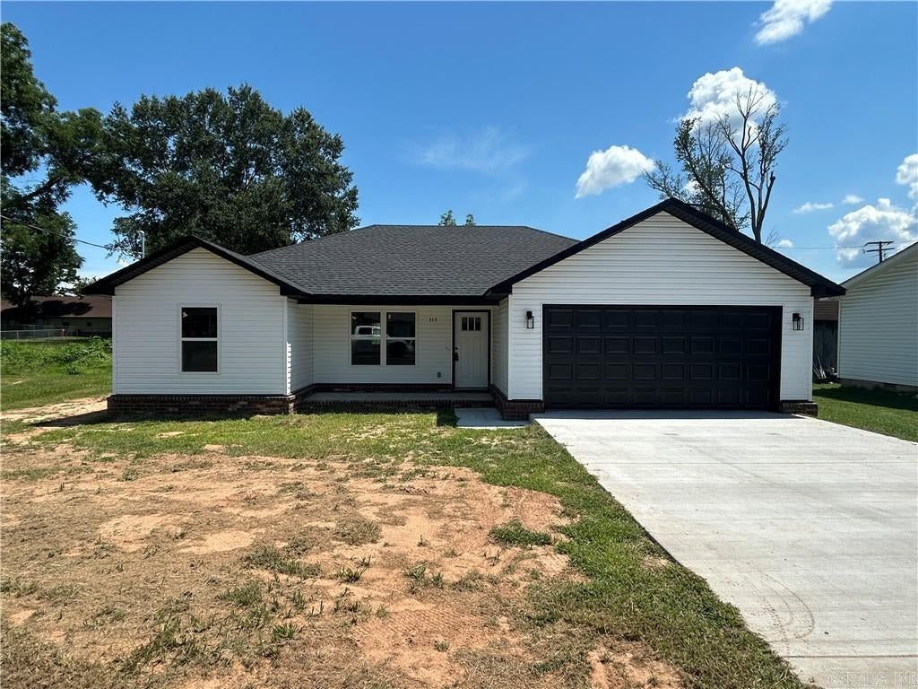 313 Tucker — photo
