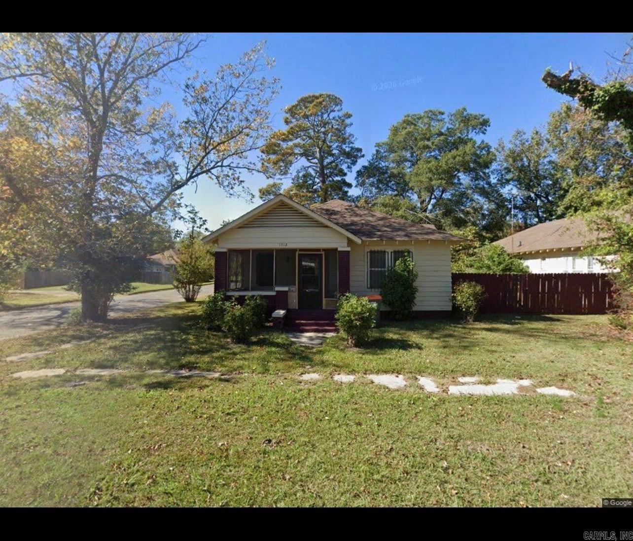 1712 S Elm Street — photo