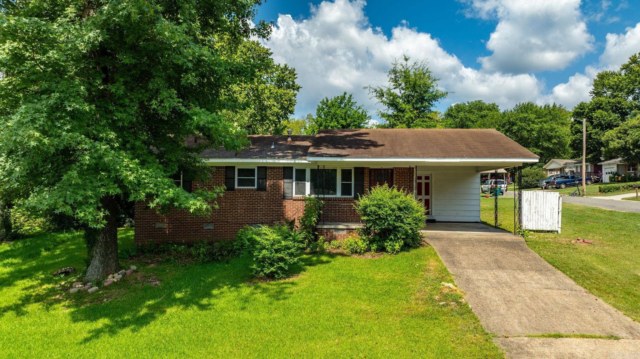 15 Village Court — photo