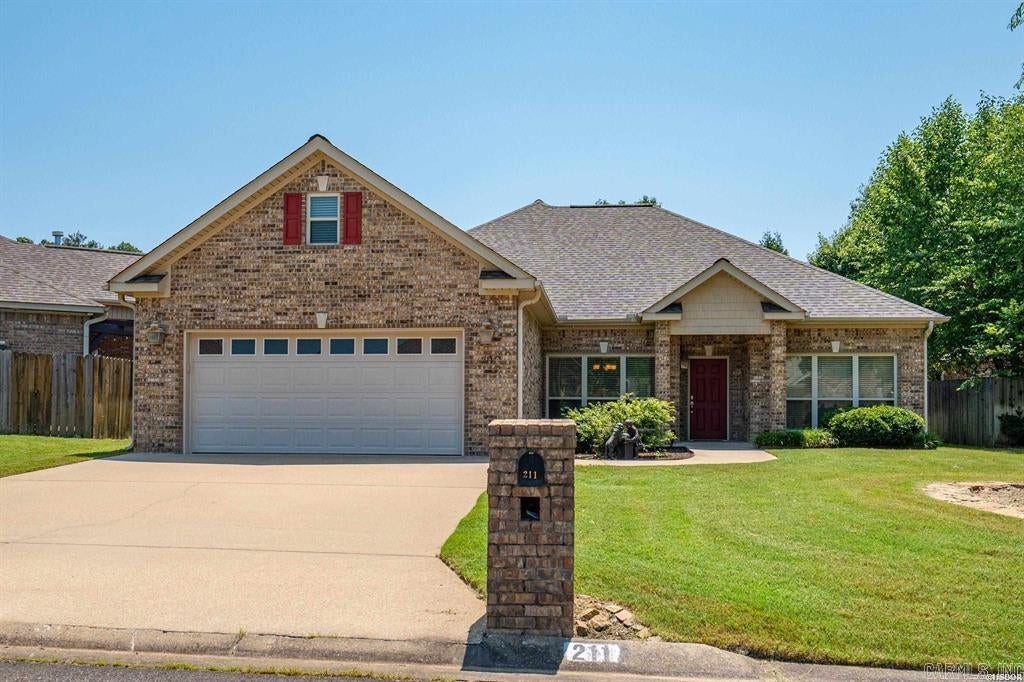 211 Willowbend Circle — photo