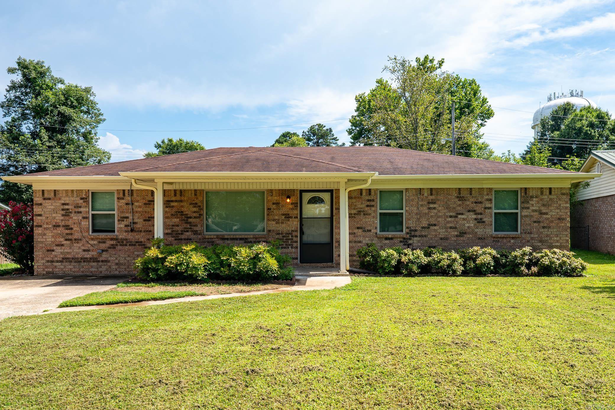 1403 Tamara Park — photo