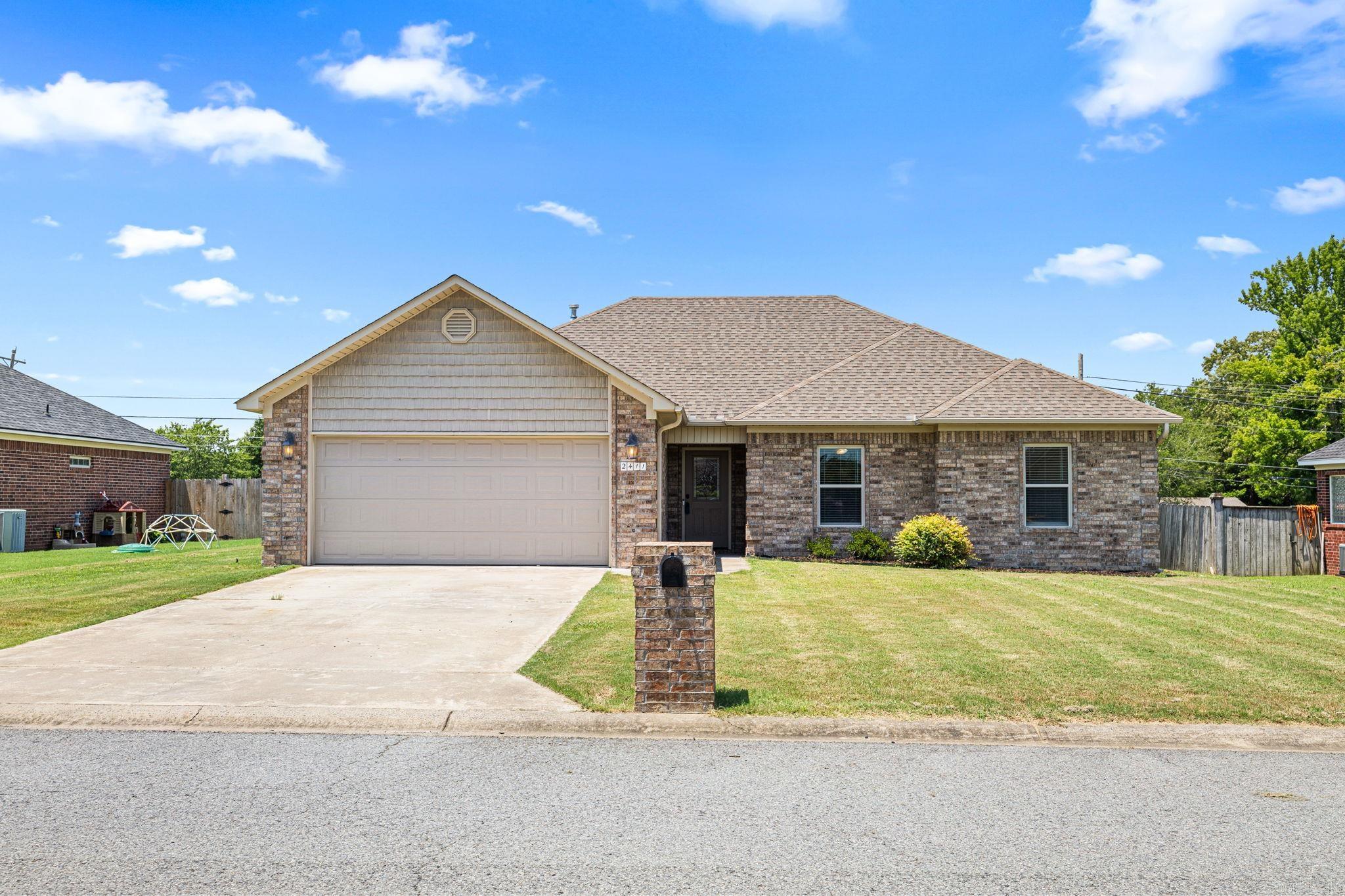 2411 Lancashire Lane — photo