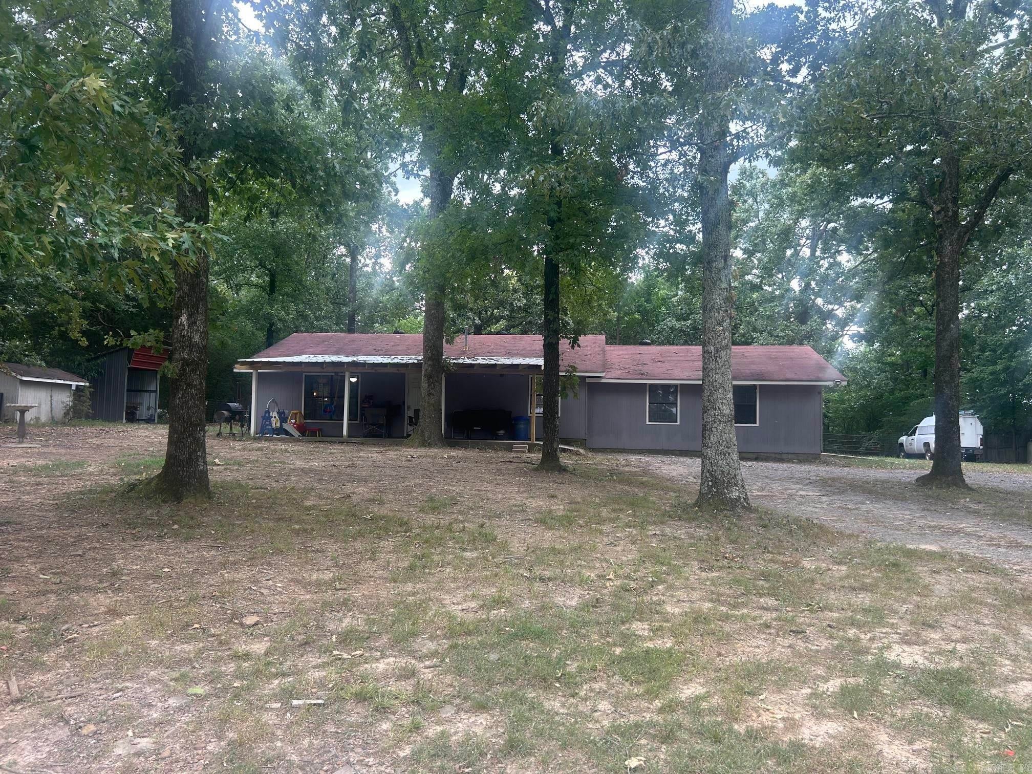 672 Highway 225 E — photo