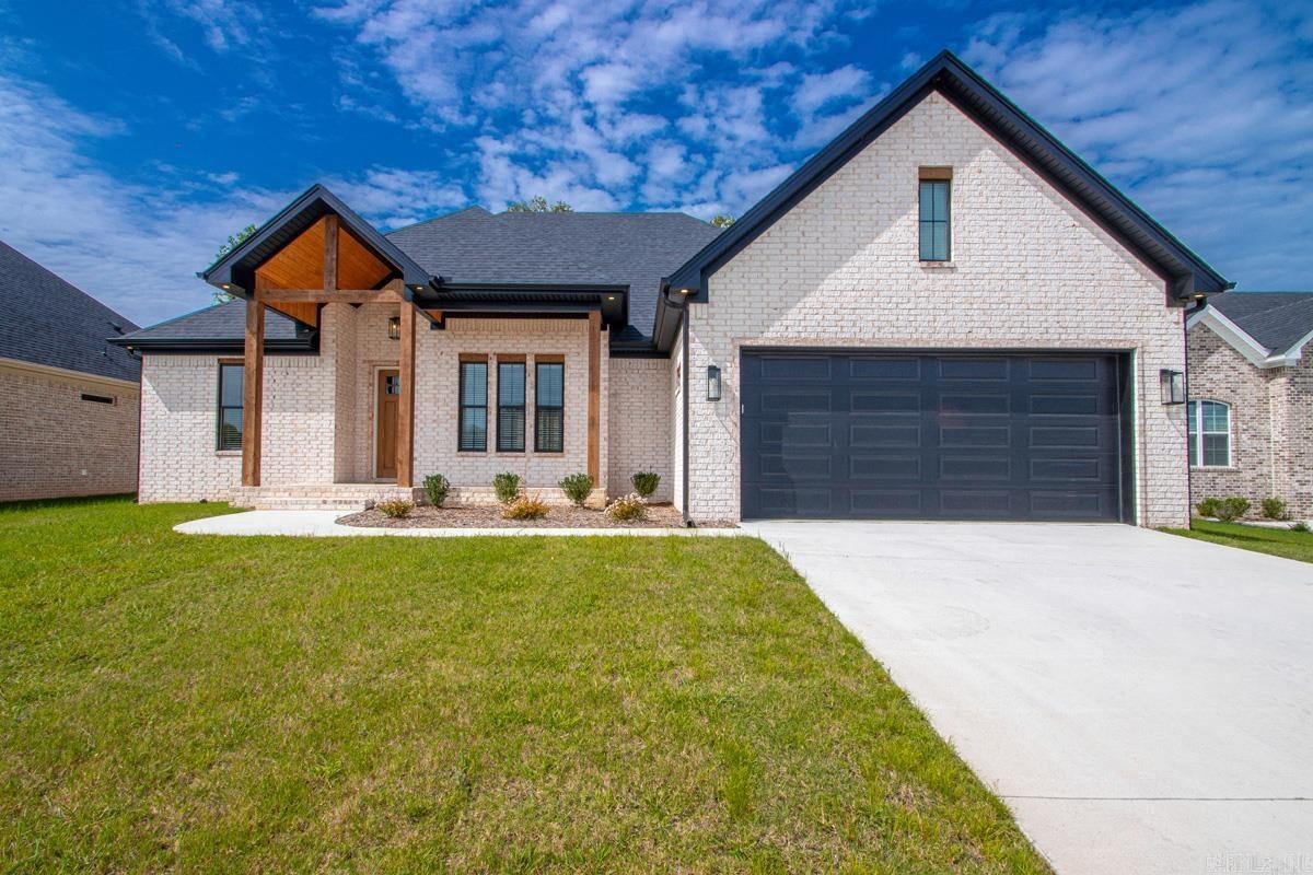 557 Valley Oak Drive — photo