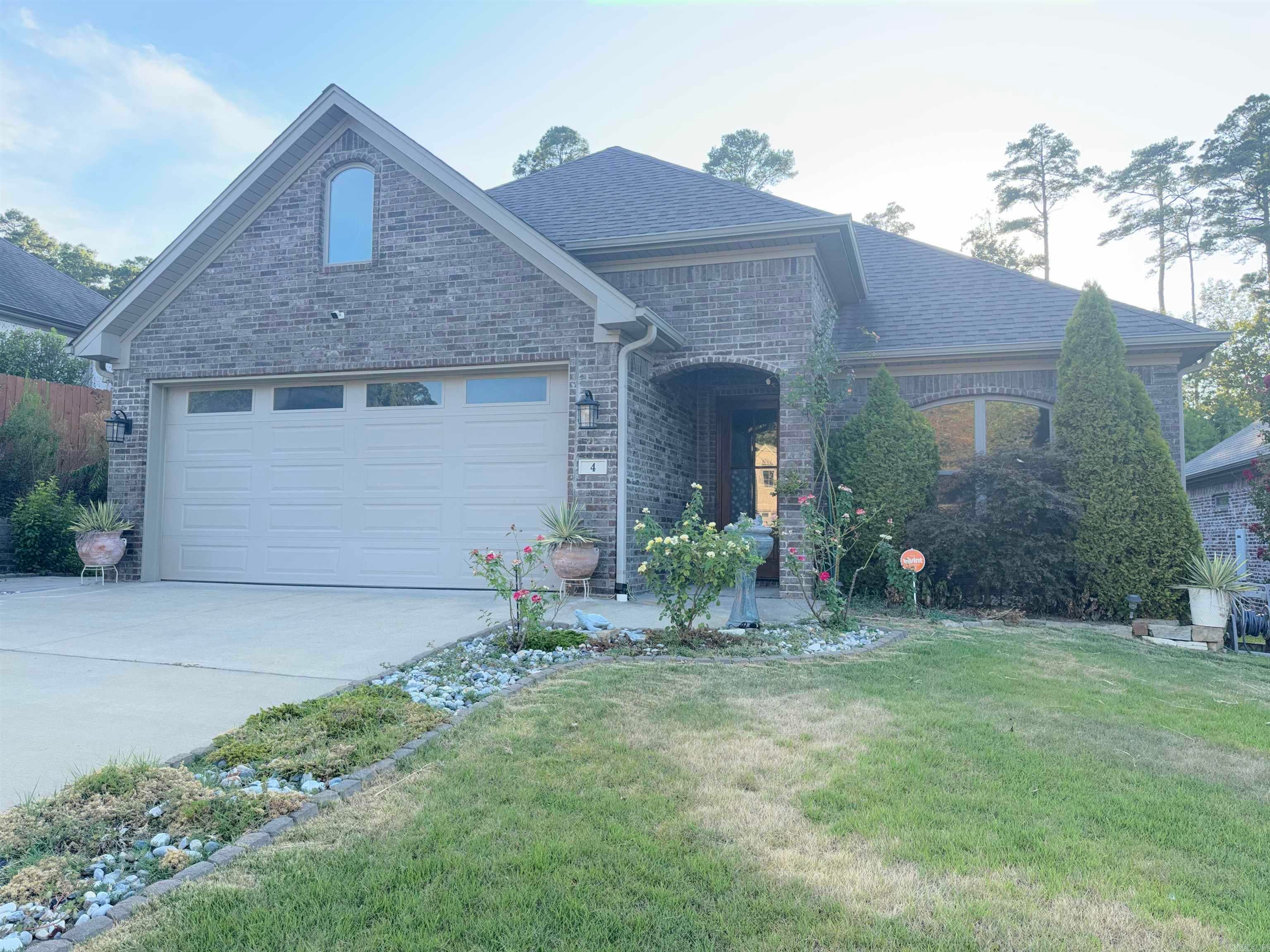 4 Piper Ln — photo