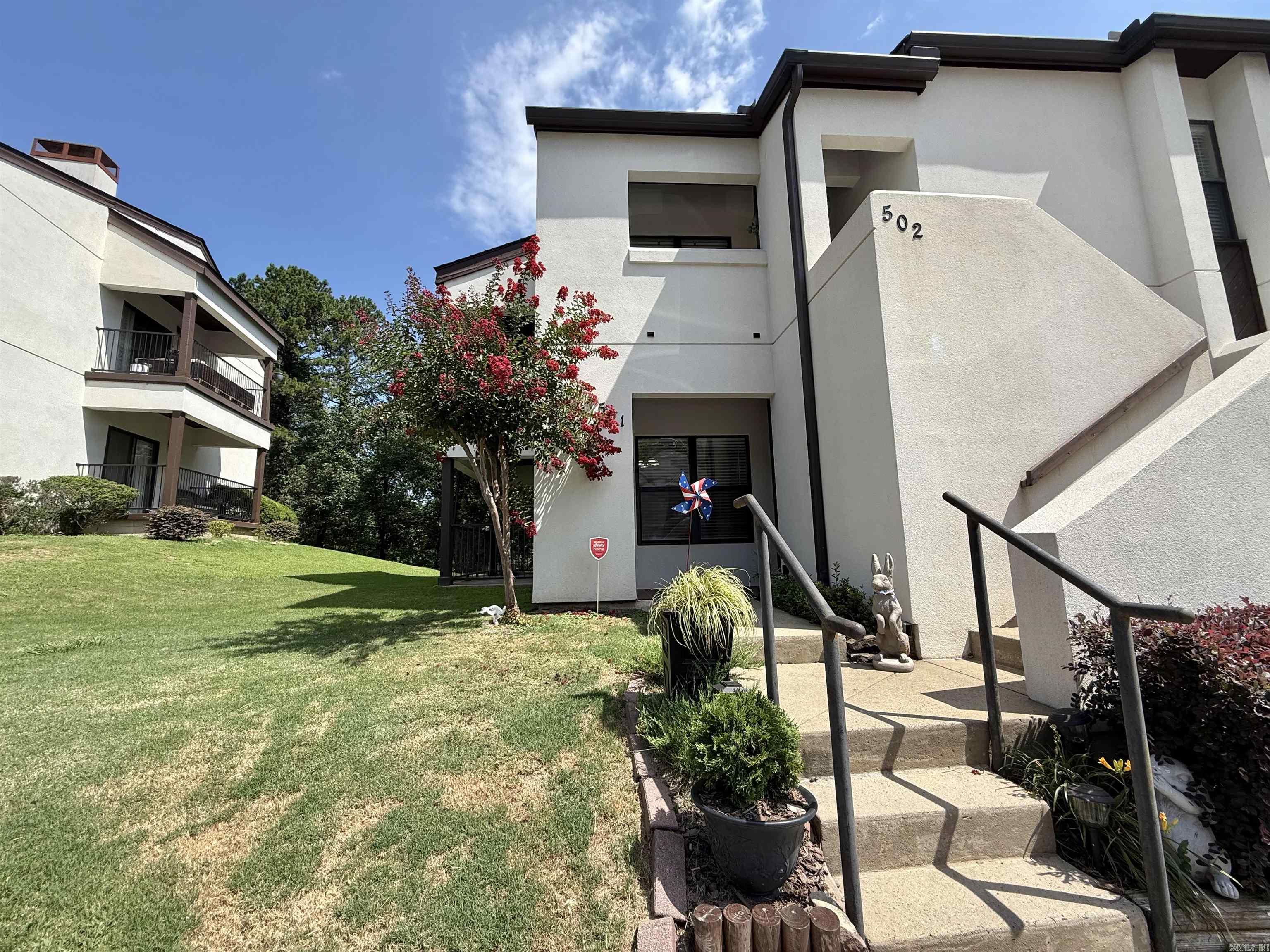 301 Kings Row Dr #501 — photo