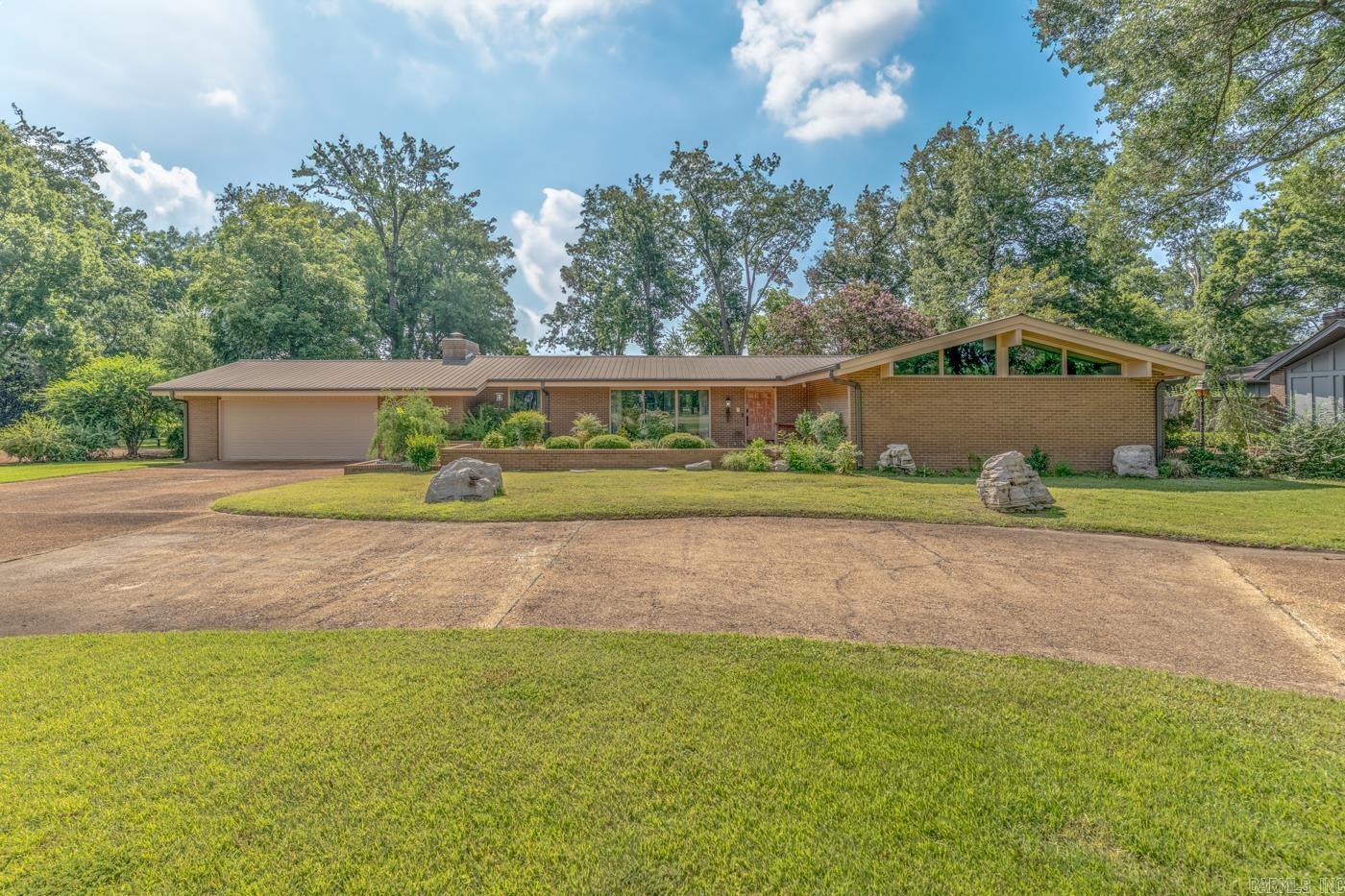 12 Meadowbrook Lane — photo