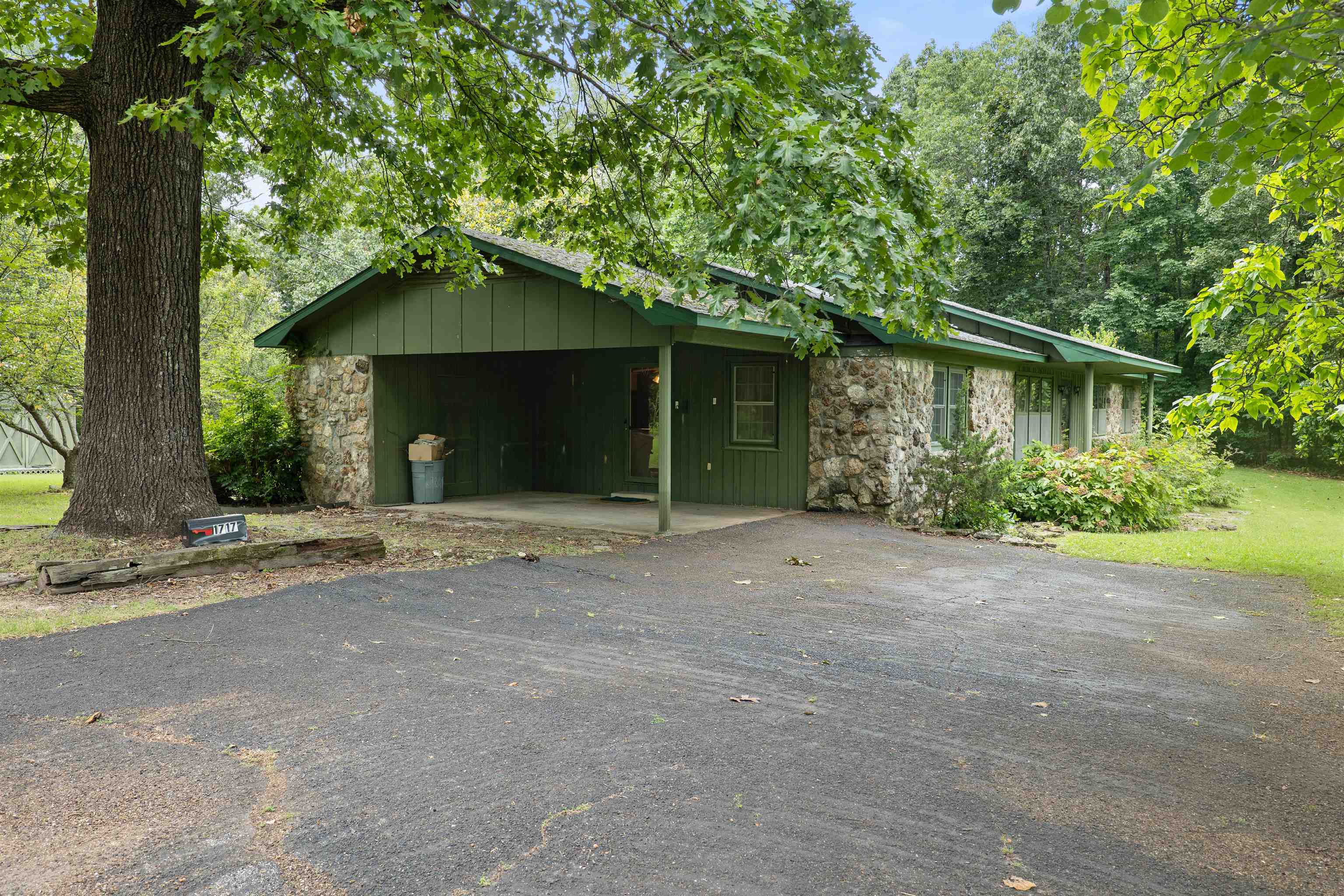 1717 Hwy 63 — photo