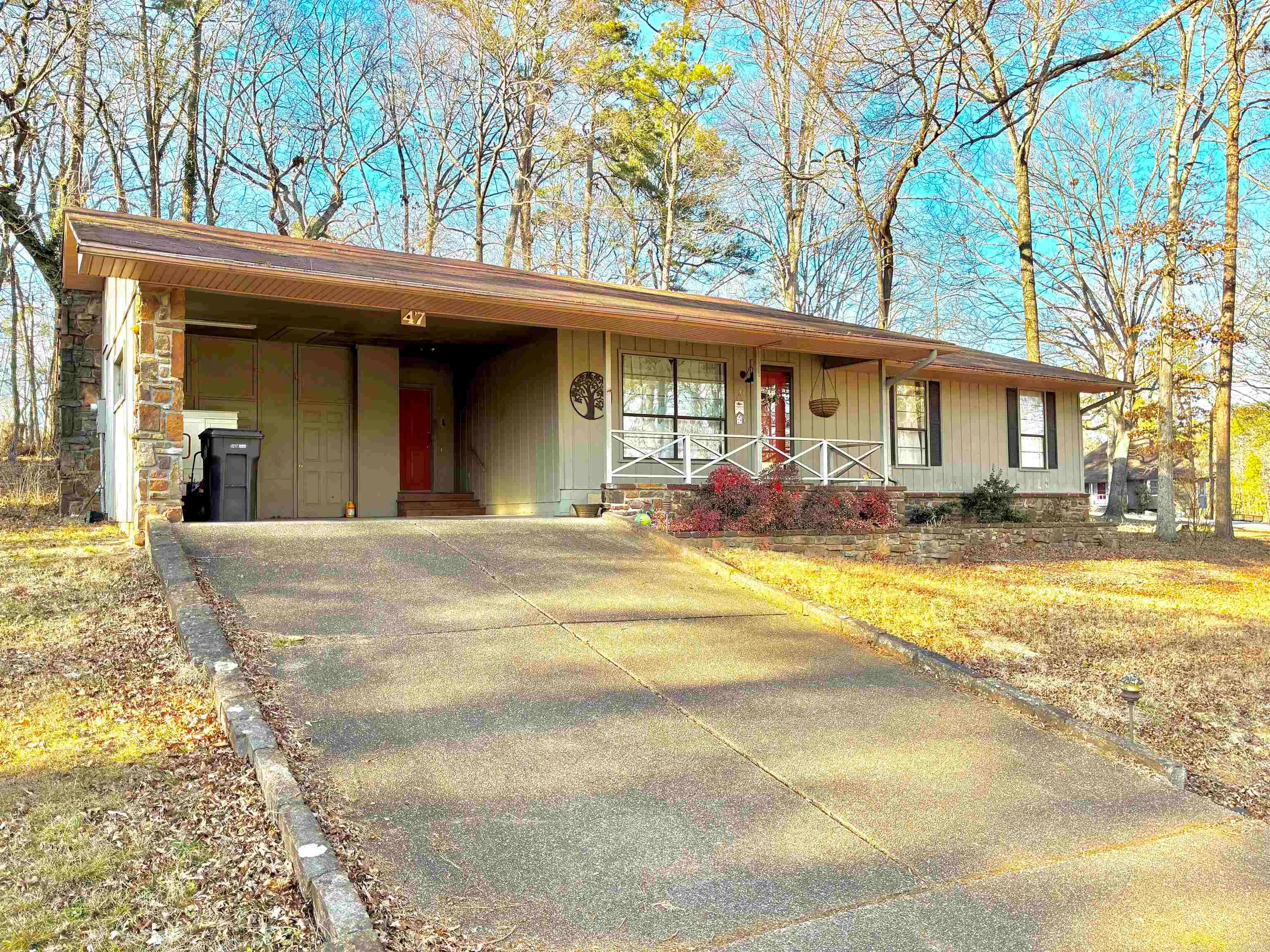 47 Malaga Way — photo