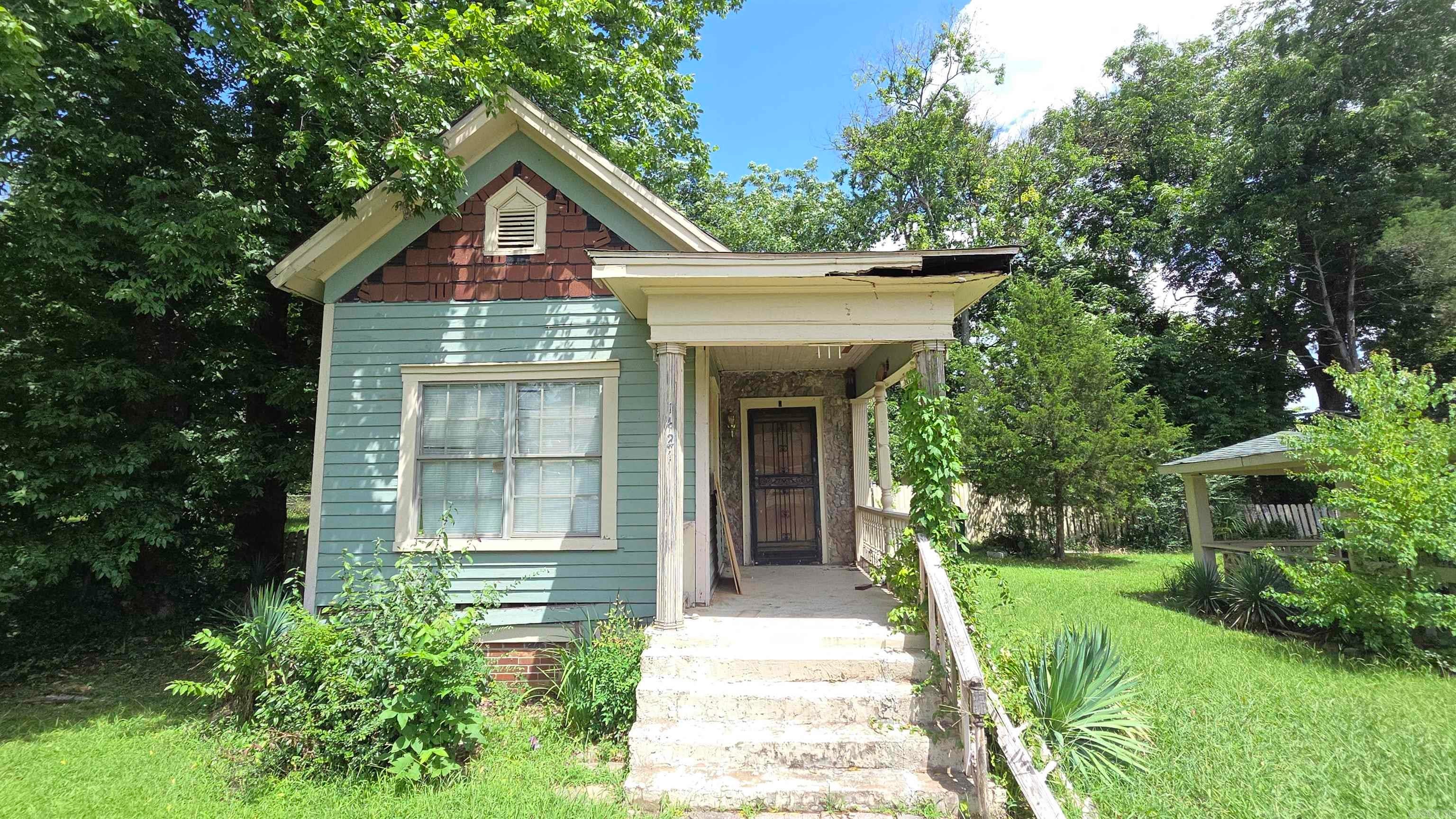 1421 Maple Street — photo