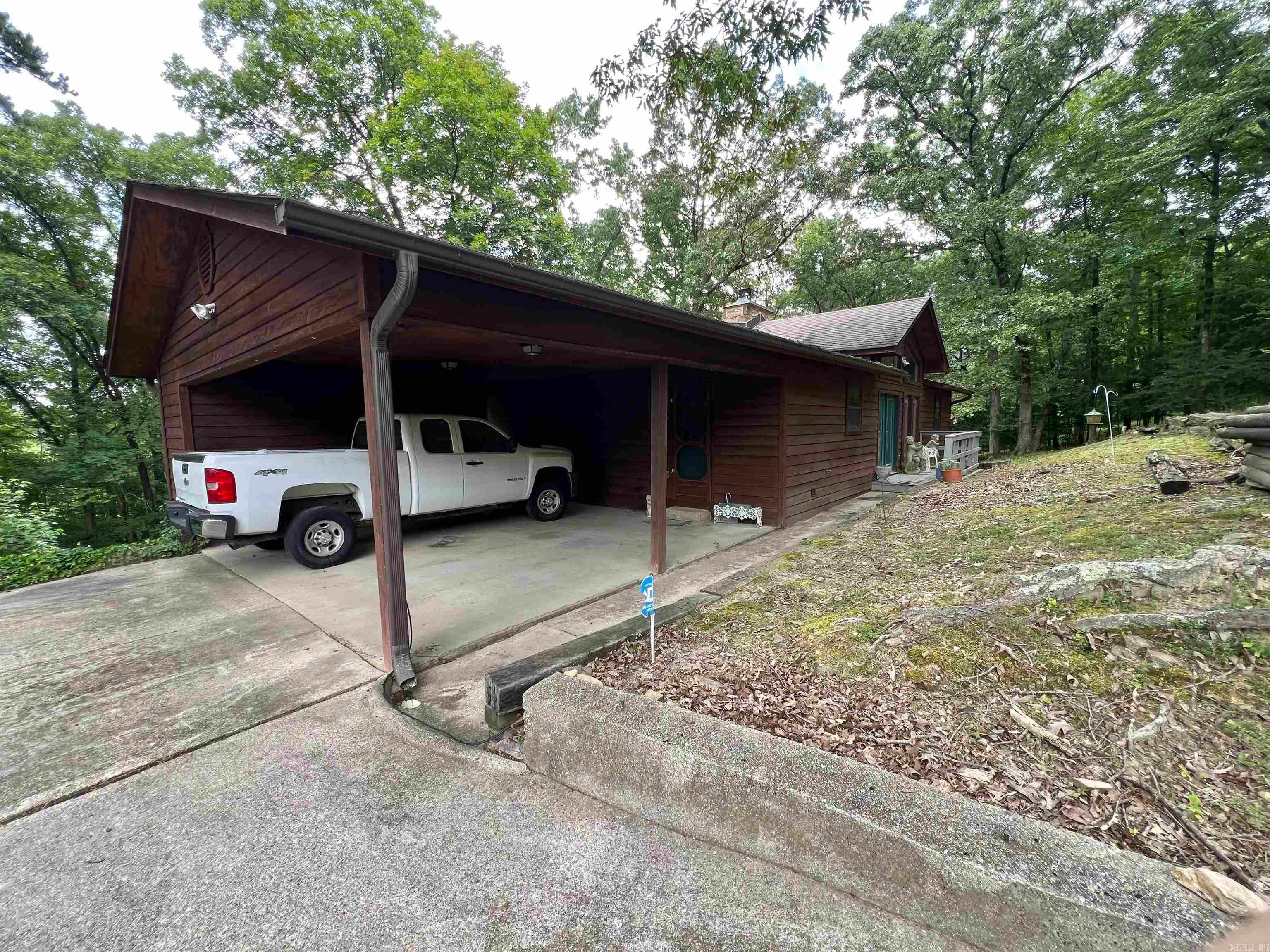 606 Highway 70 E — photo