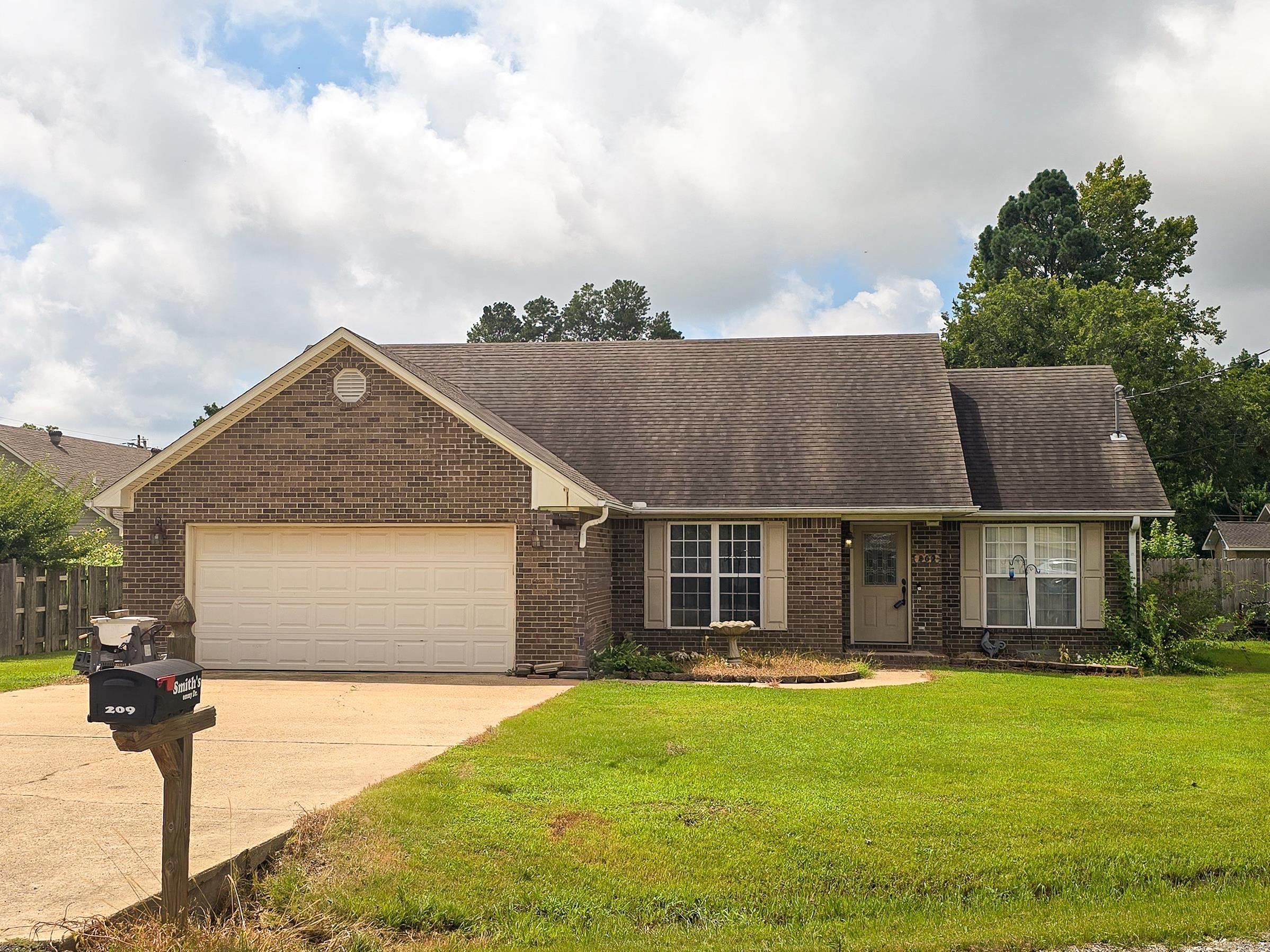 209 Tommy Drive — photo