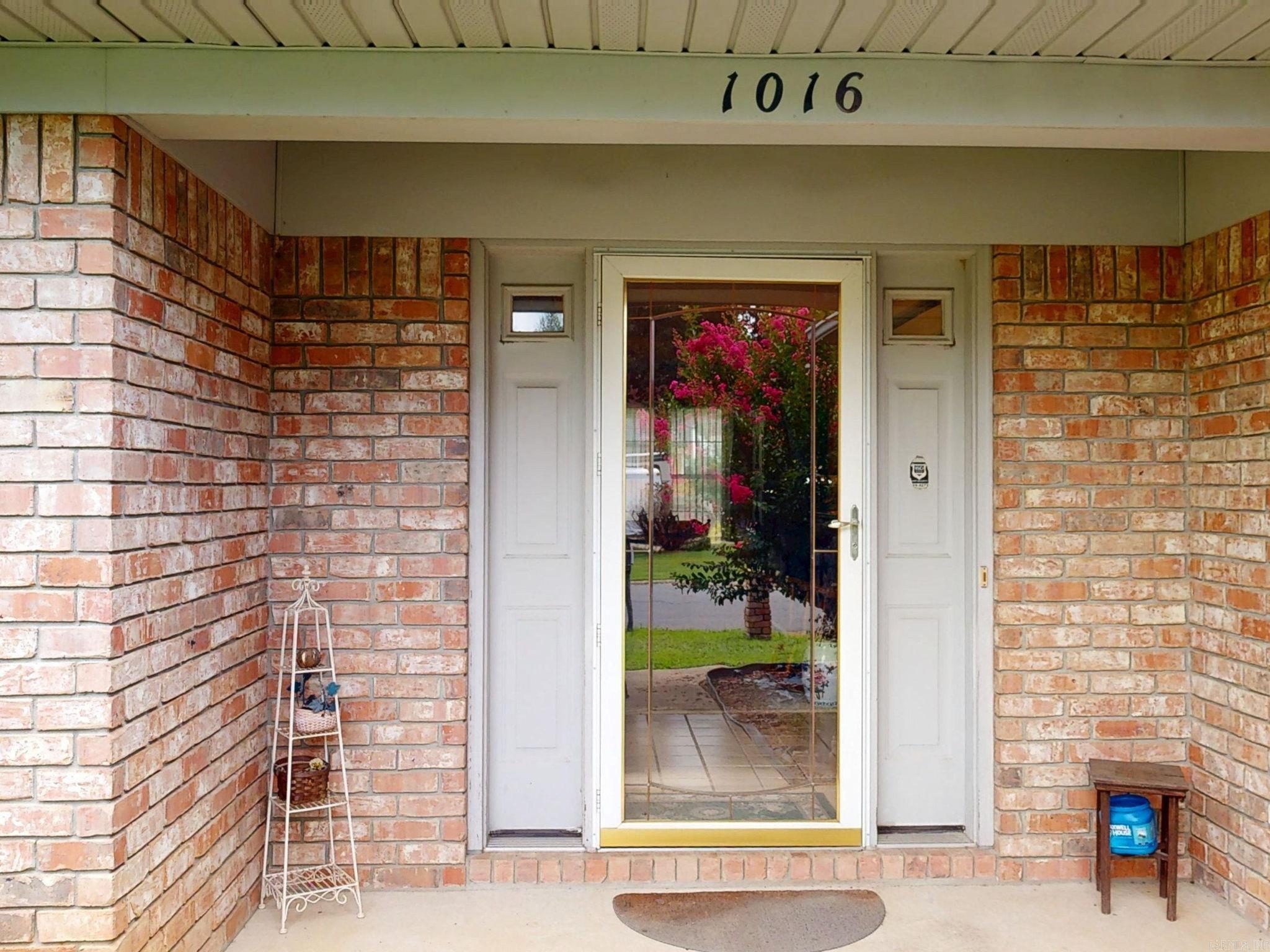 1016 Woodlawn — photo