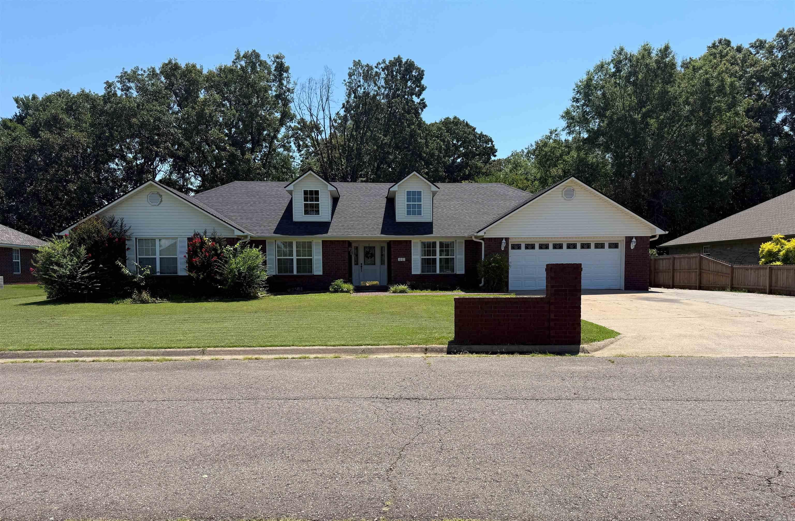 300 Cherokee Lane — photo
