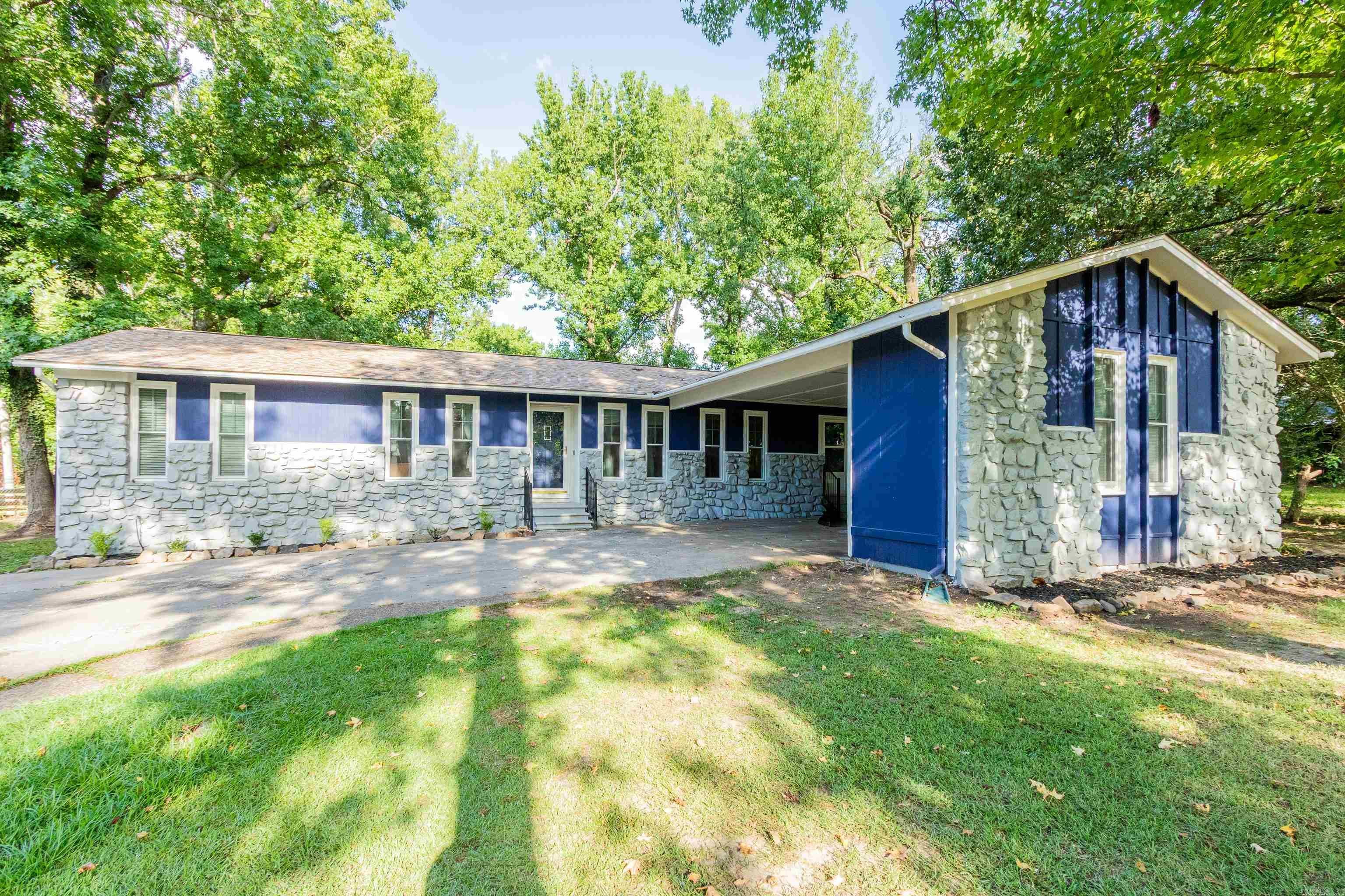 1107 N Jeff Davis Avenue — photo
