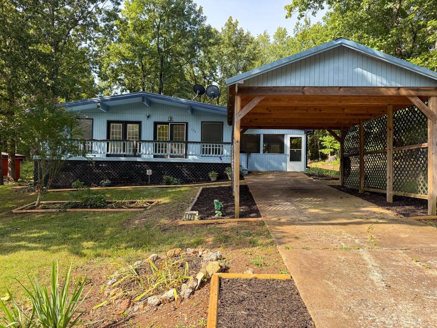 129 Mineola Drive — photo