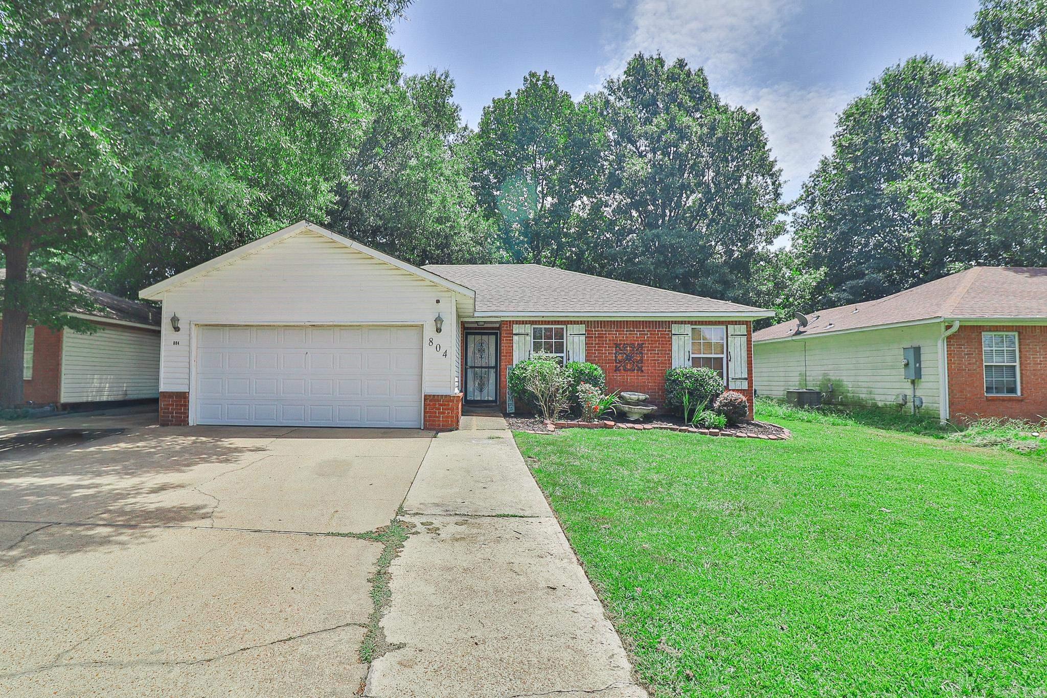 804 Gwen Street — photo