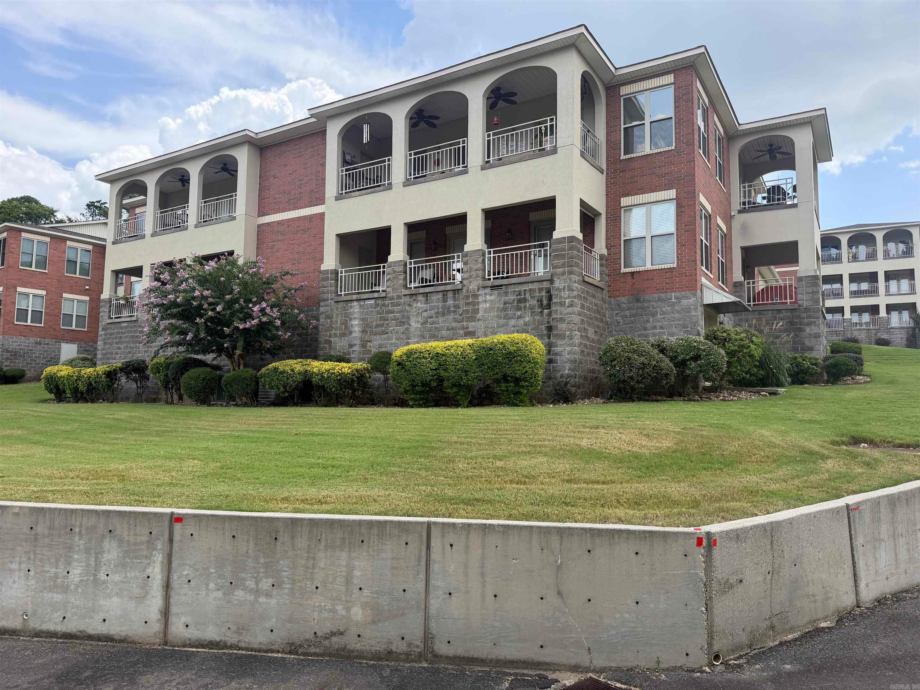 518 Amity Road E1 — photo